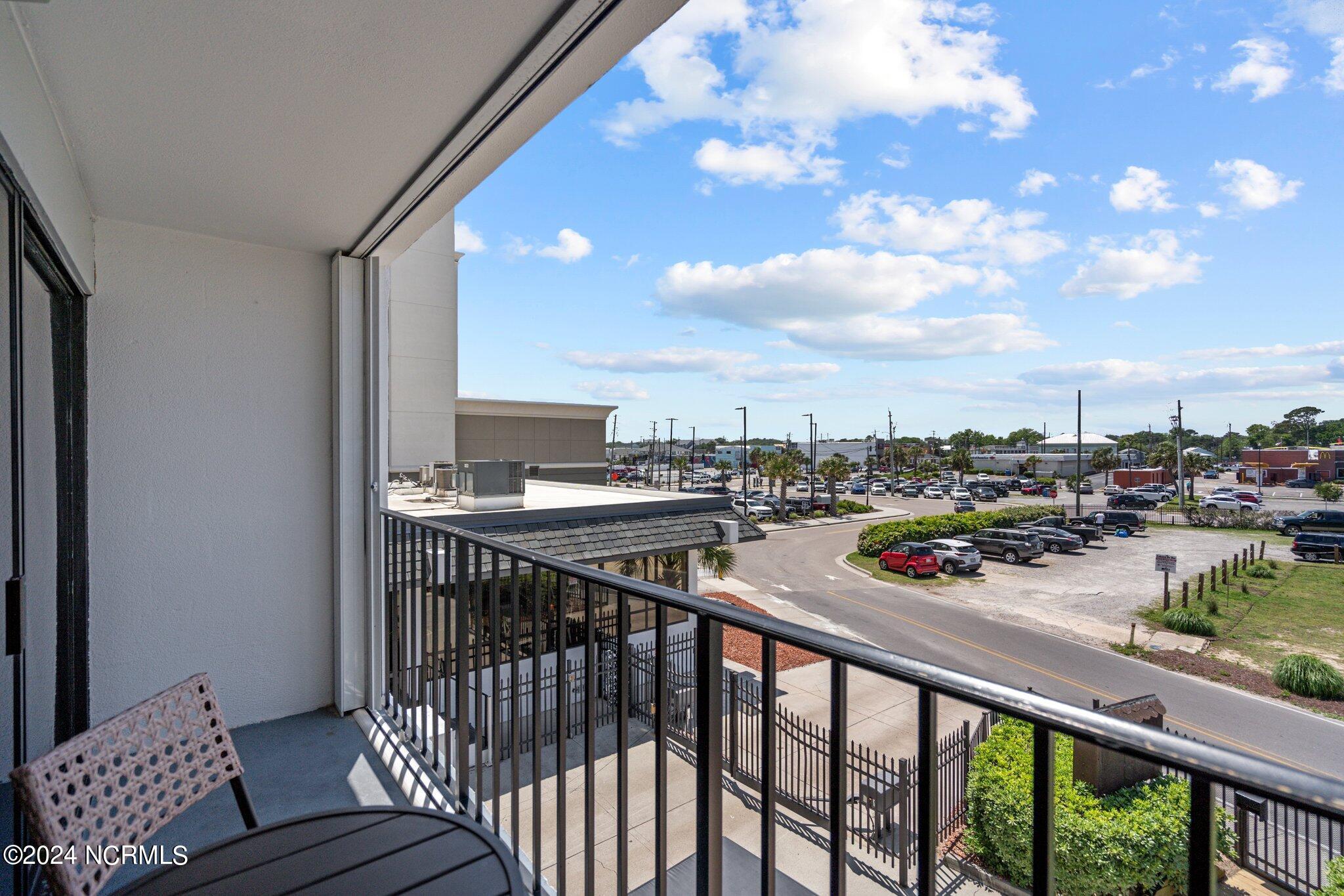 100445876 | Photo 25