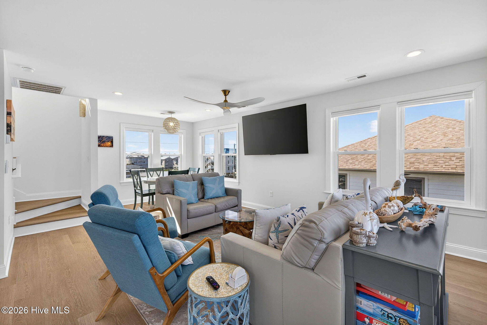 100565541 | Photo 16