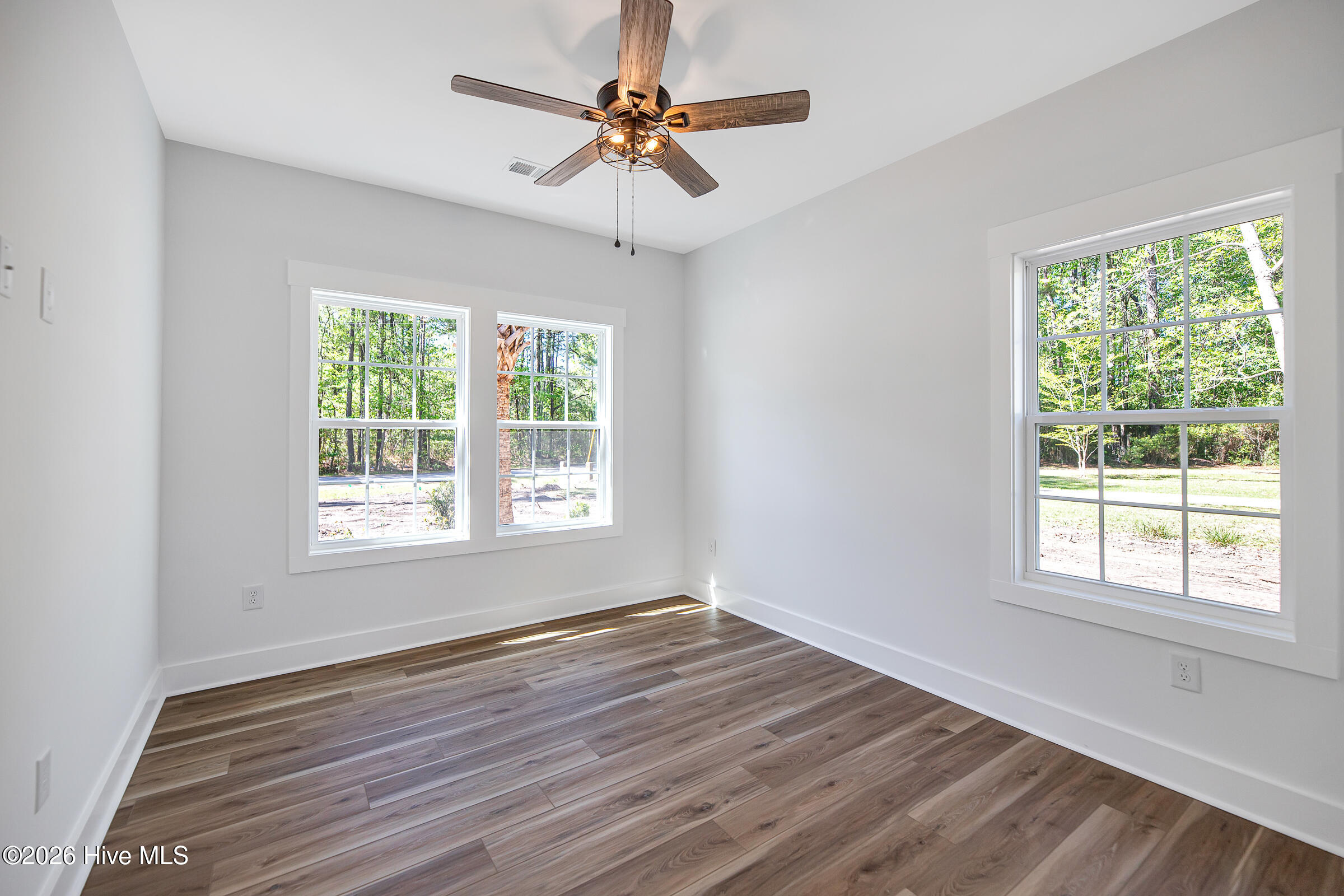 100566497 | Photo 12