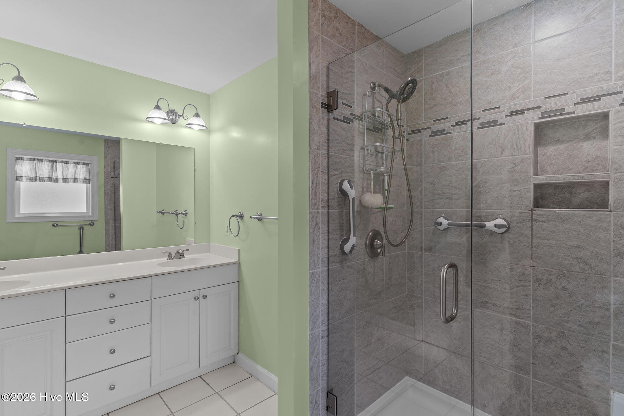 100546550 | Photo 24