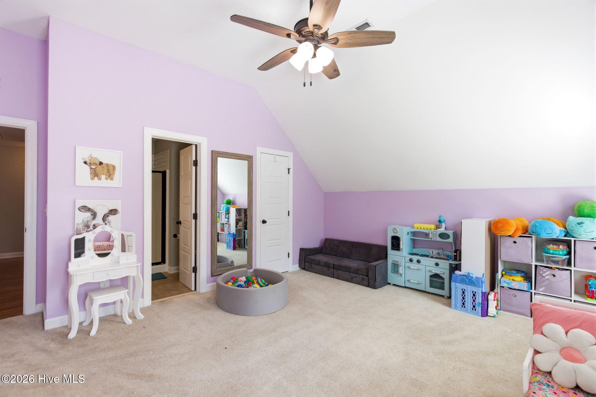 100563379 | Photo 40