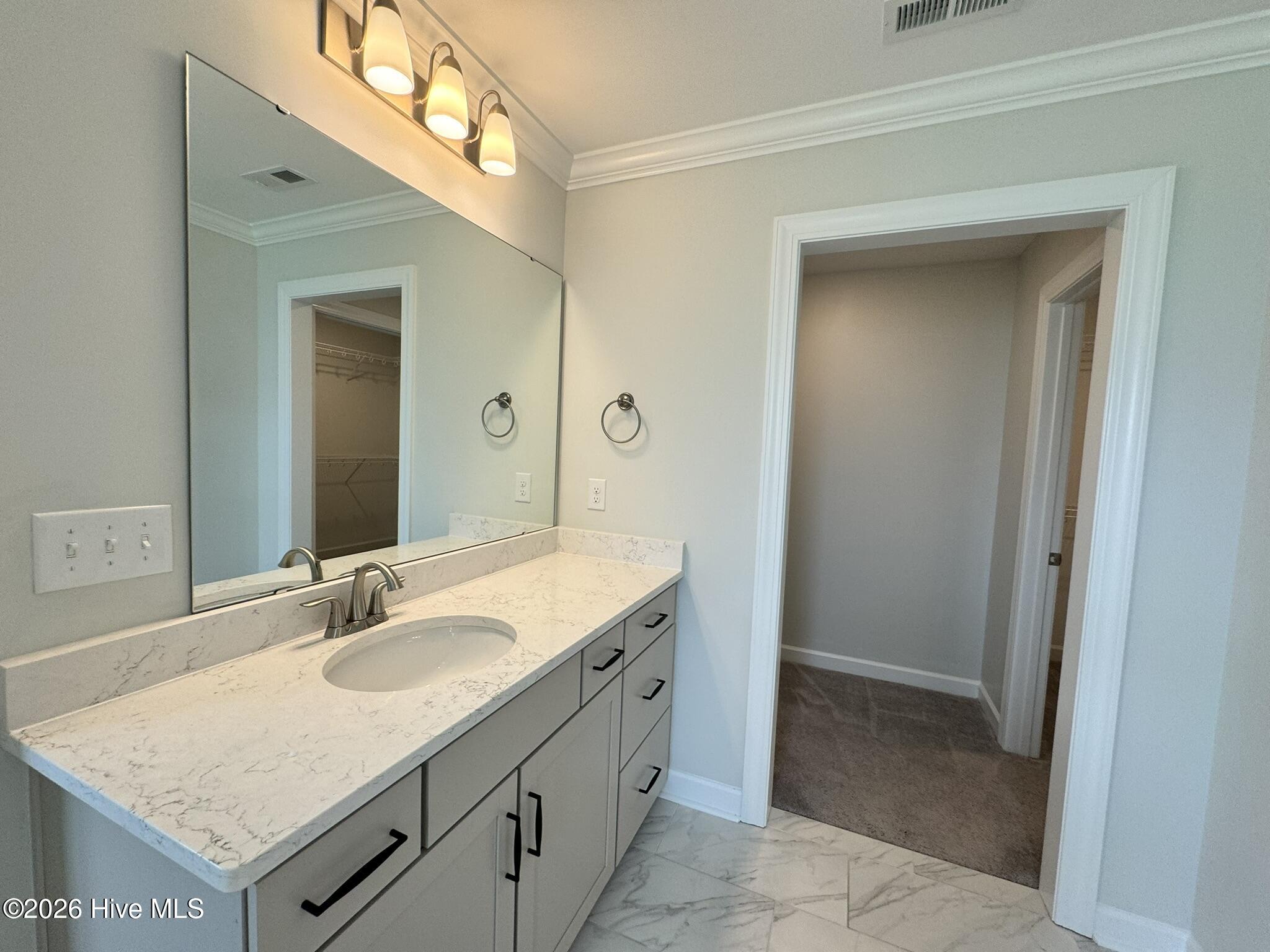 100558749 | Photo 40