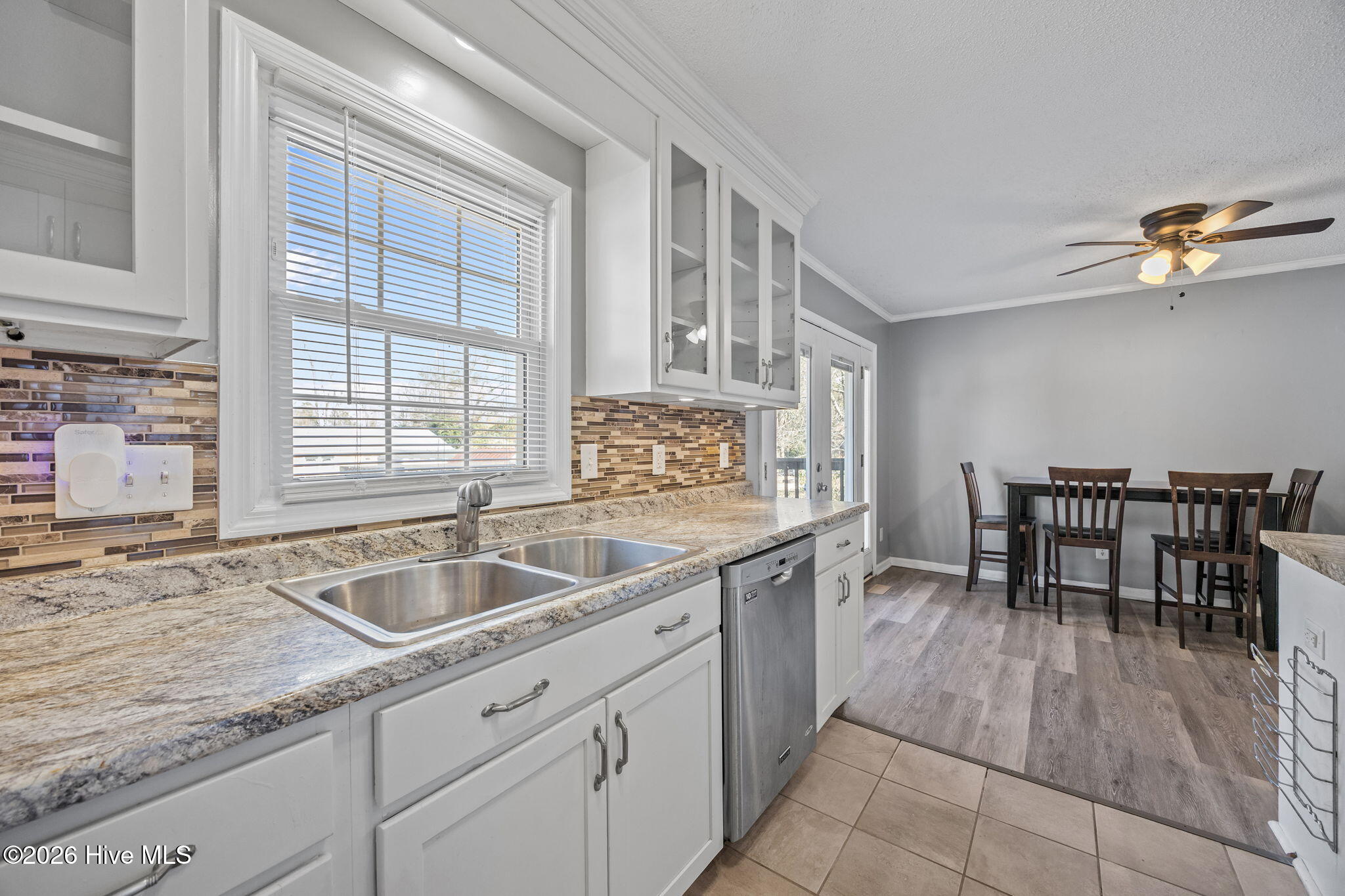 100554438 | Photo 16