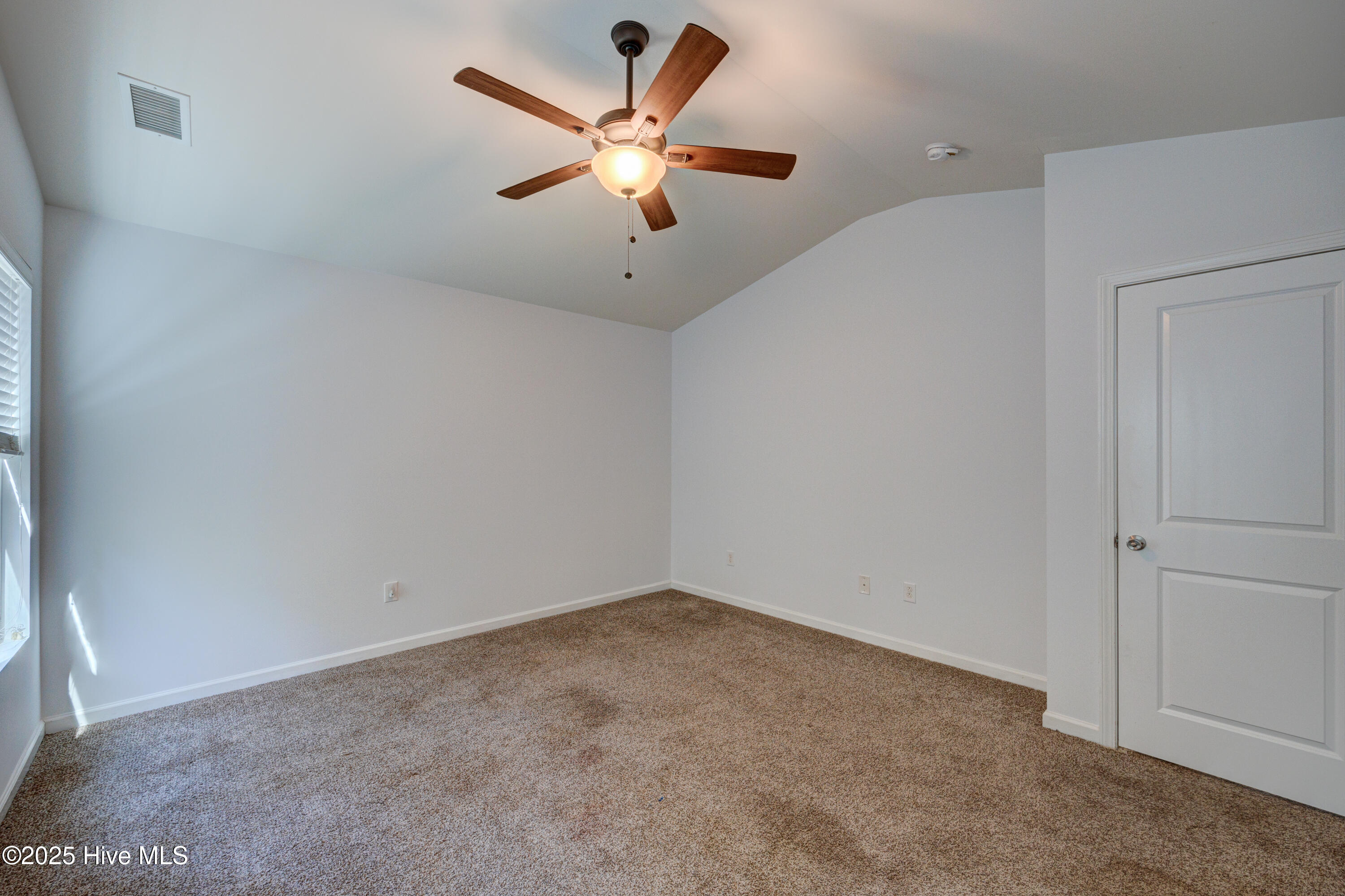 100530947 | Photo 24