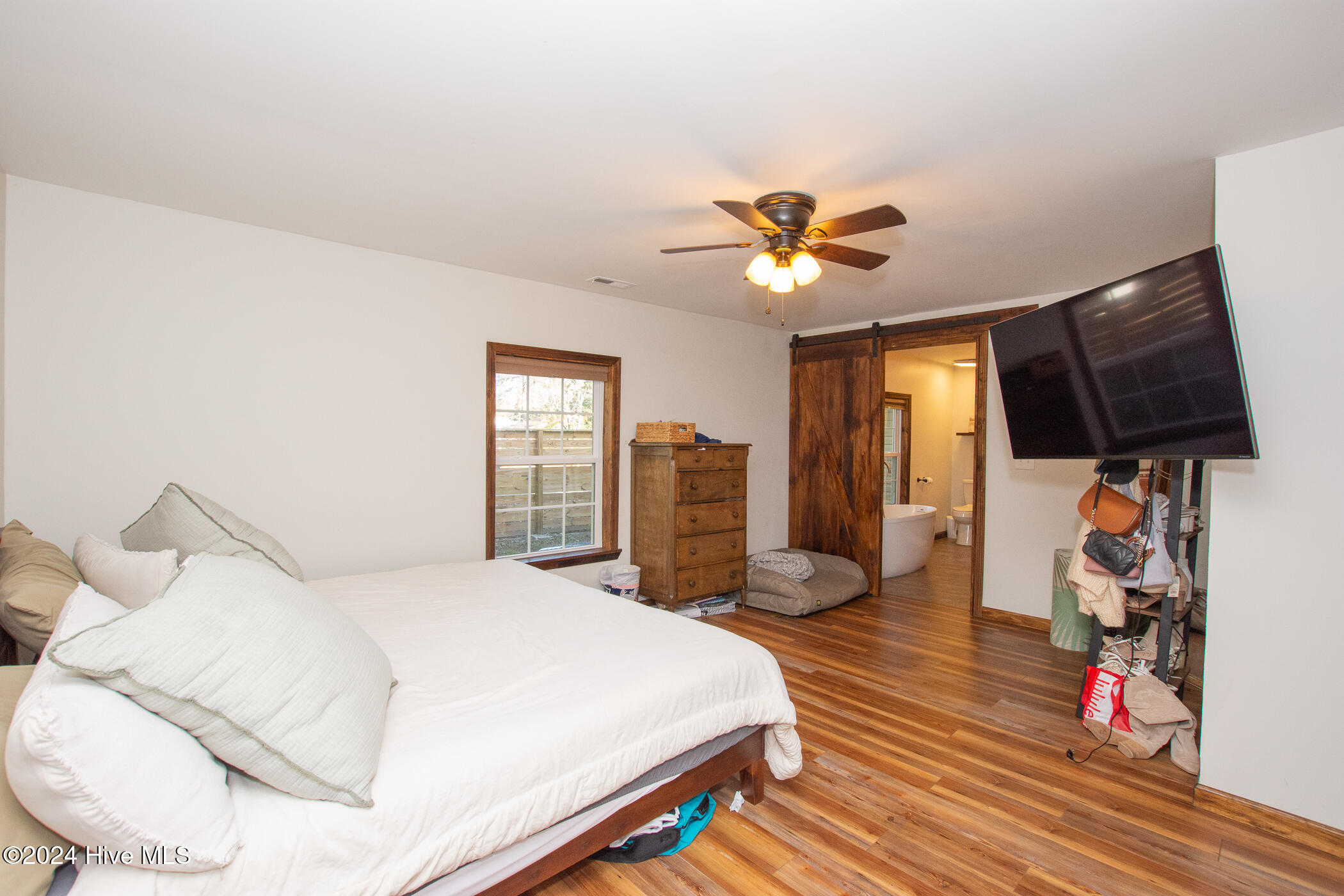 100552342 | Photo 30