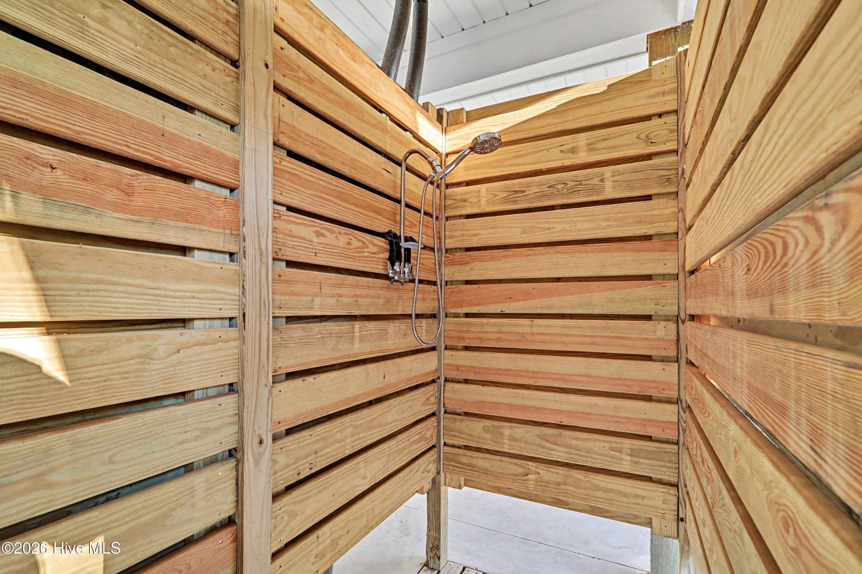 100555337 | Photo 33