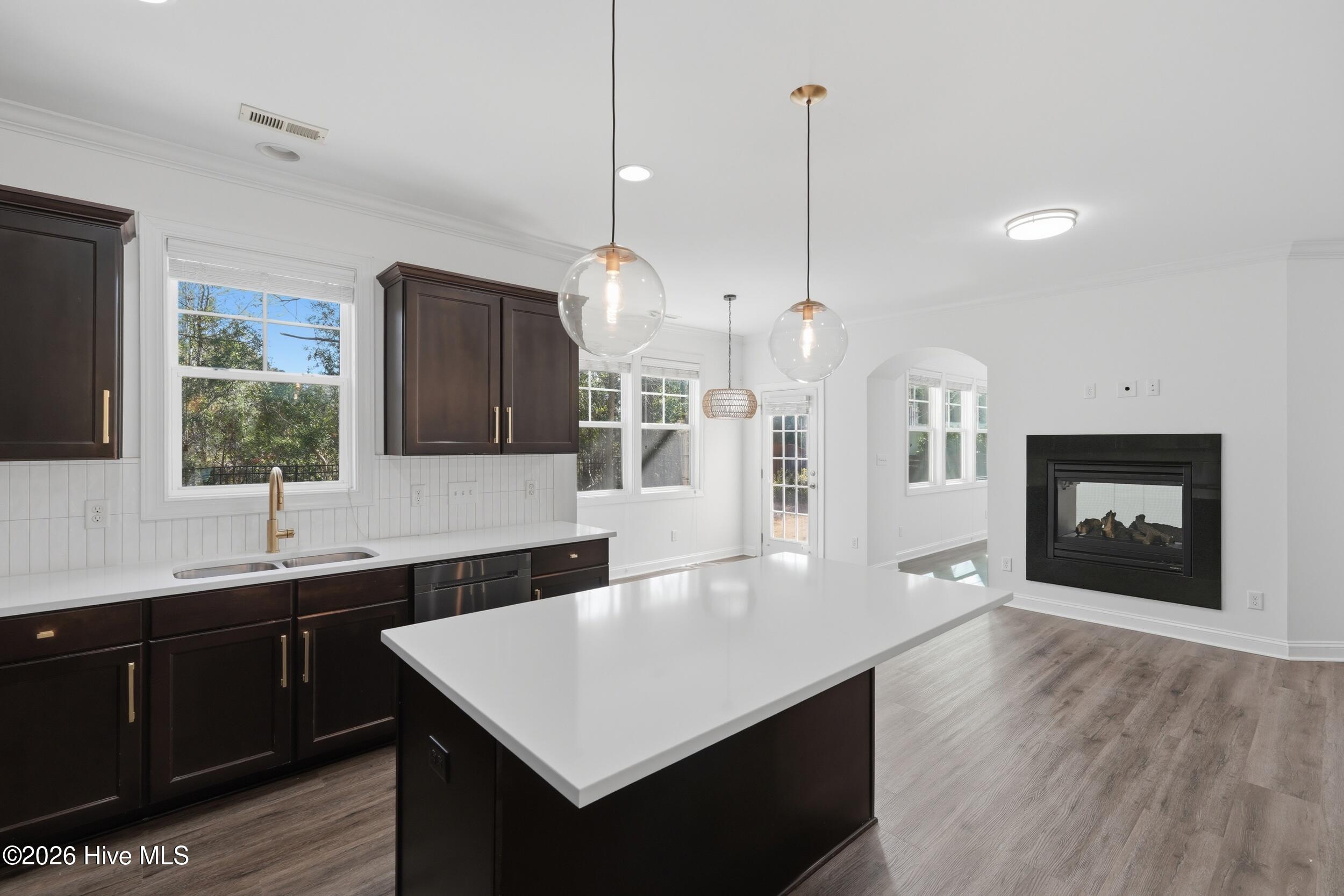 100564120 | Photo 15