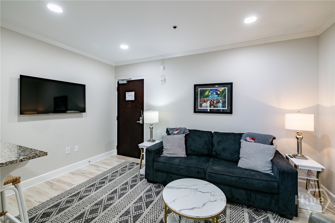 250 W Broad Street 521