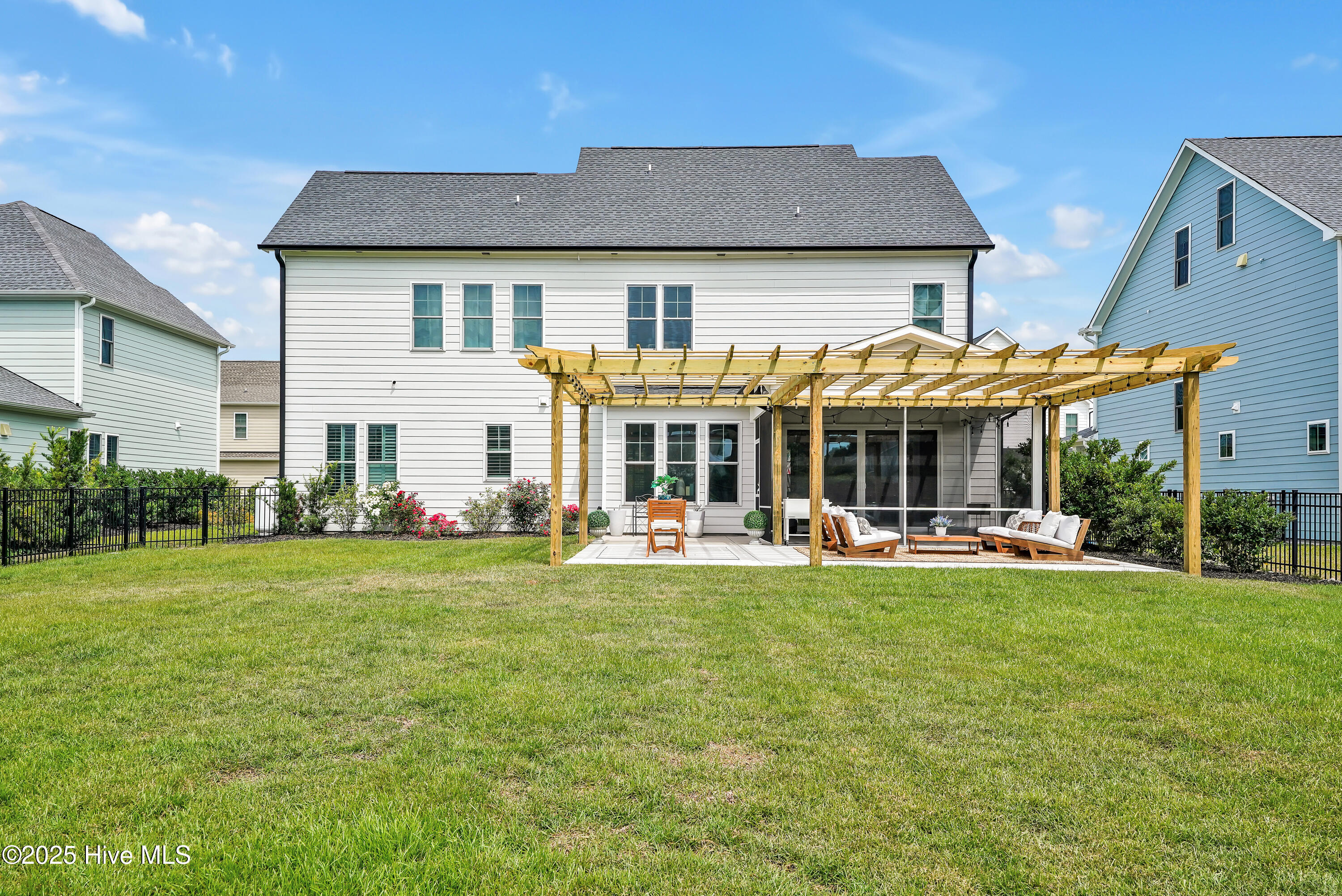 100520881 | Photo 33