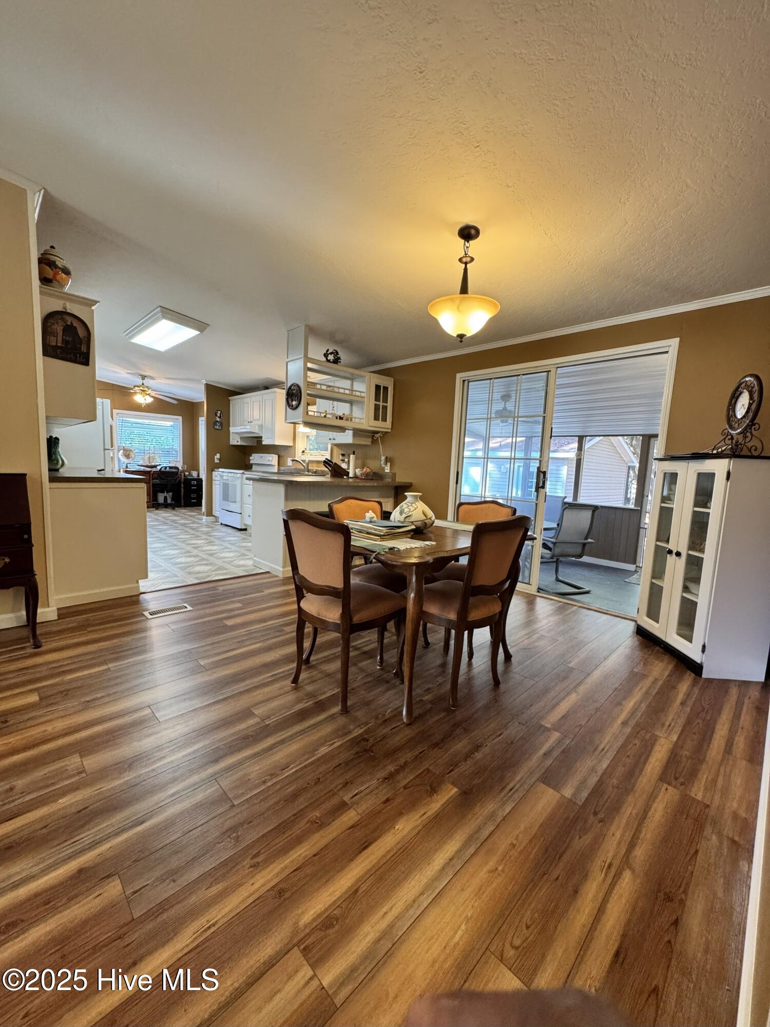 100538236 | Photo 51