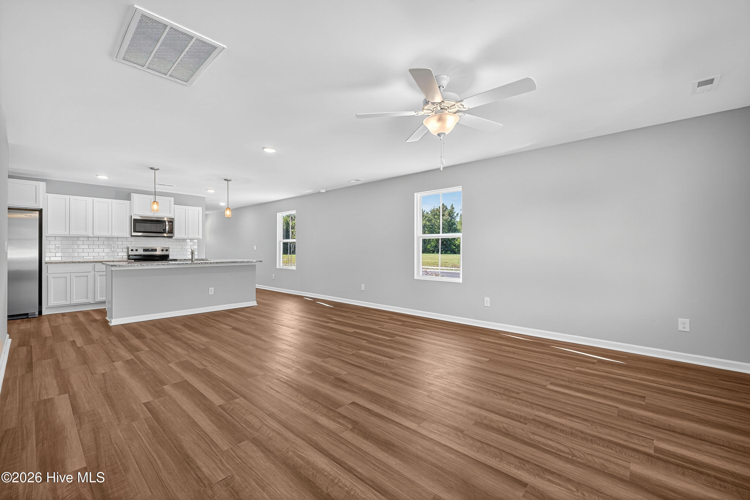 100565447 | Photo 20