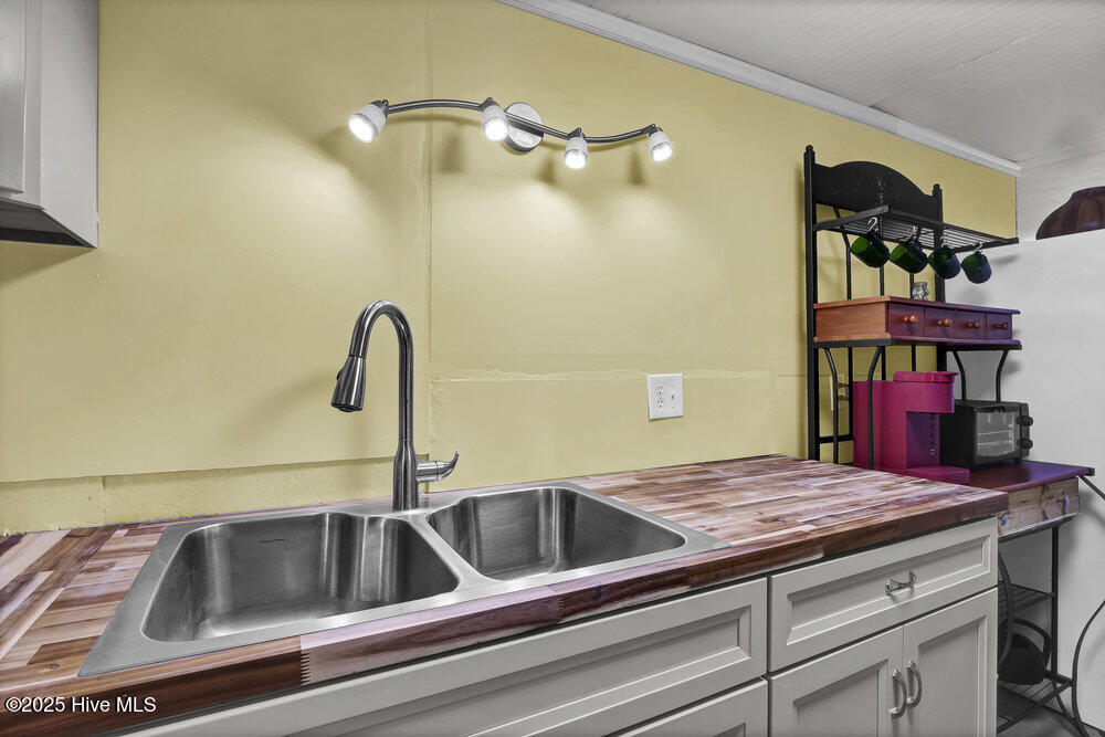 100533445 | Photo 69