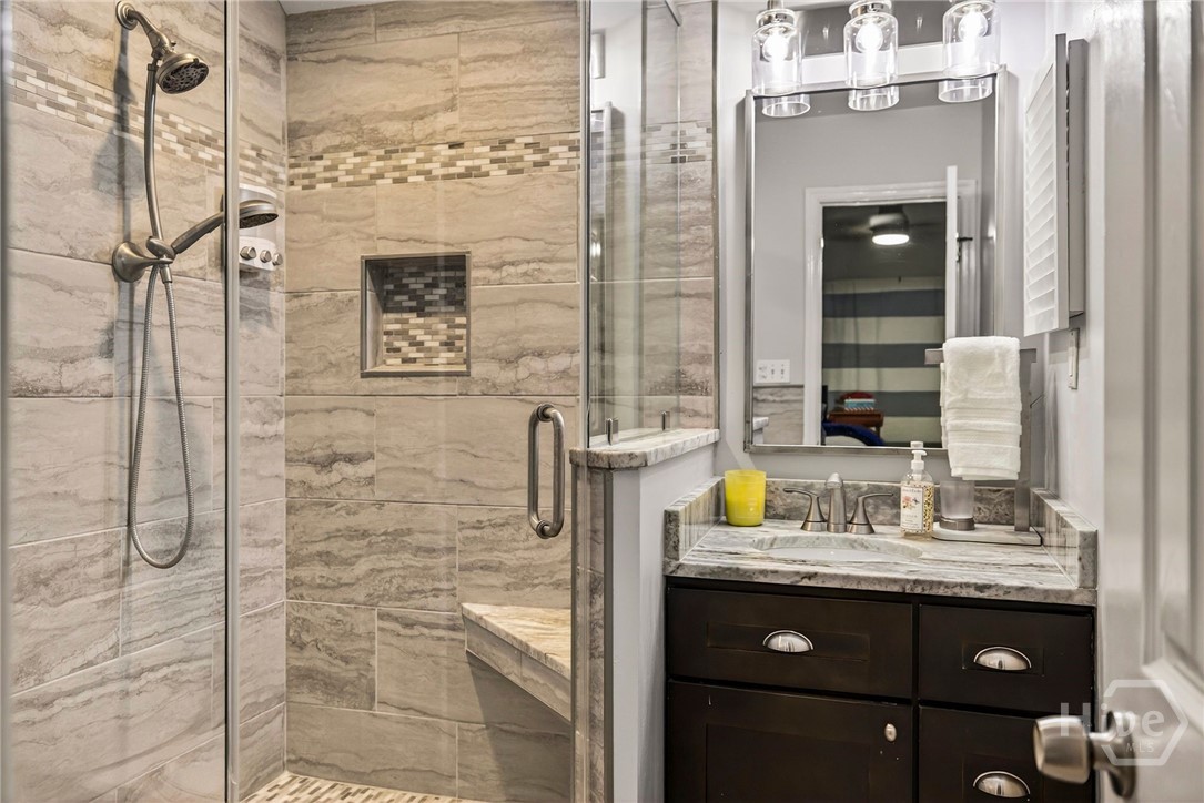 east bedroom ensuite bath