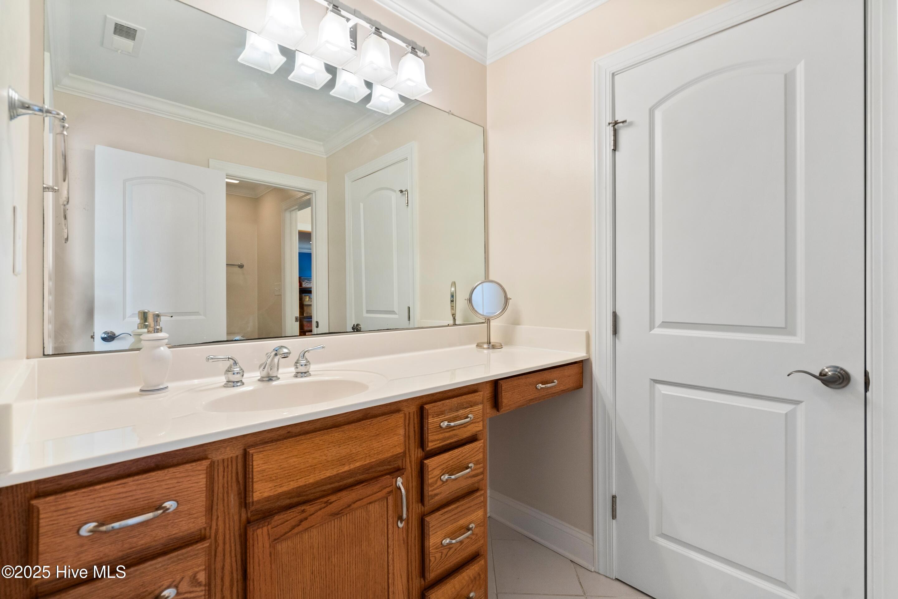 100518438 | Photo 52