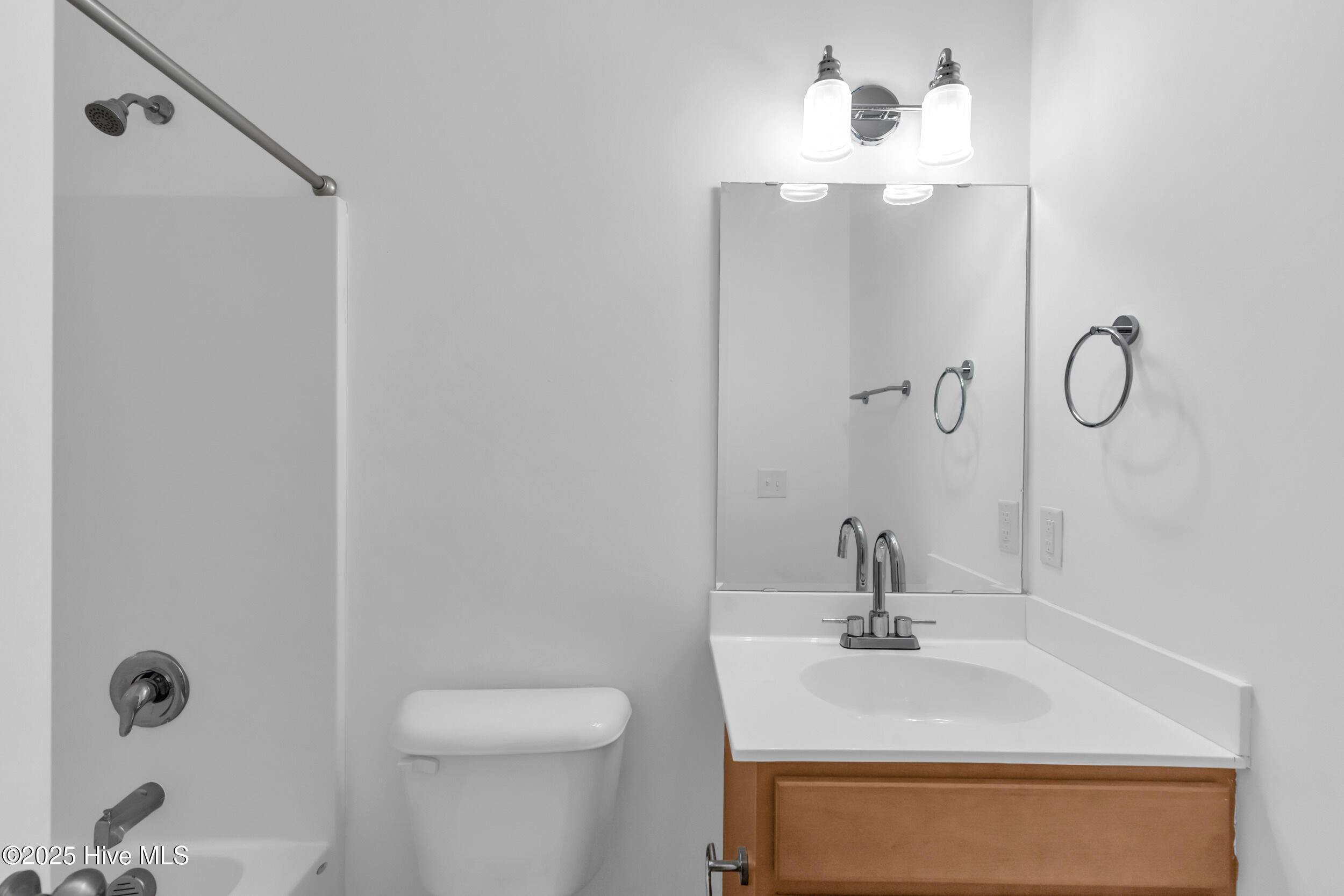 100549260 | Photo 31