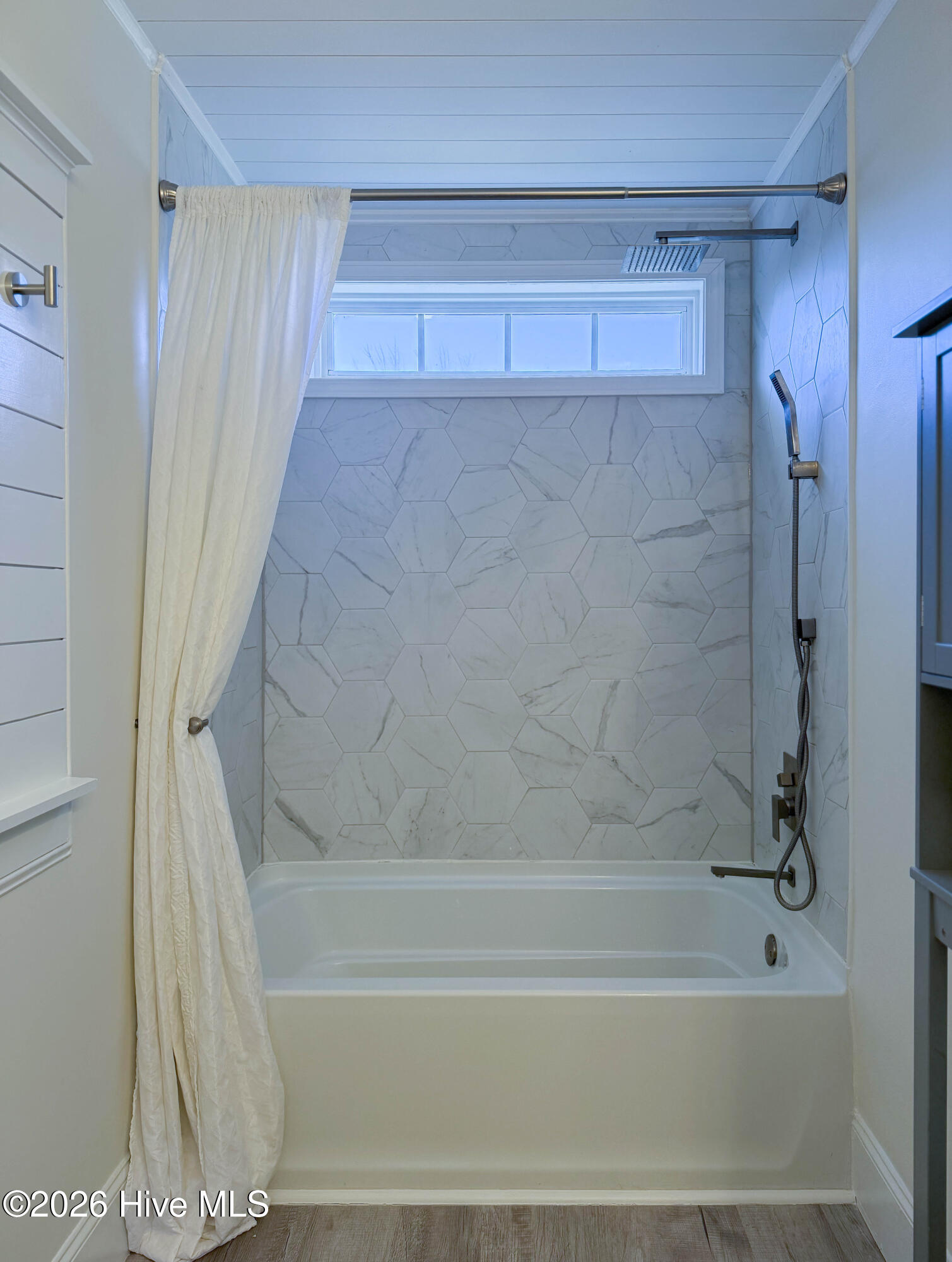 100550265 | Photo 65