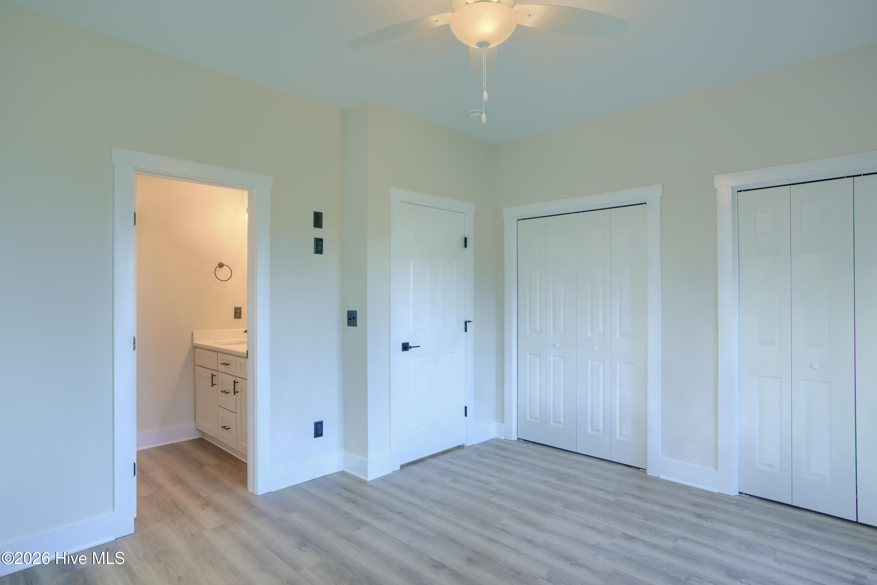 100552257 | Photo 15