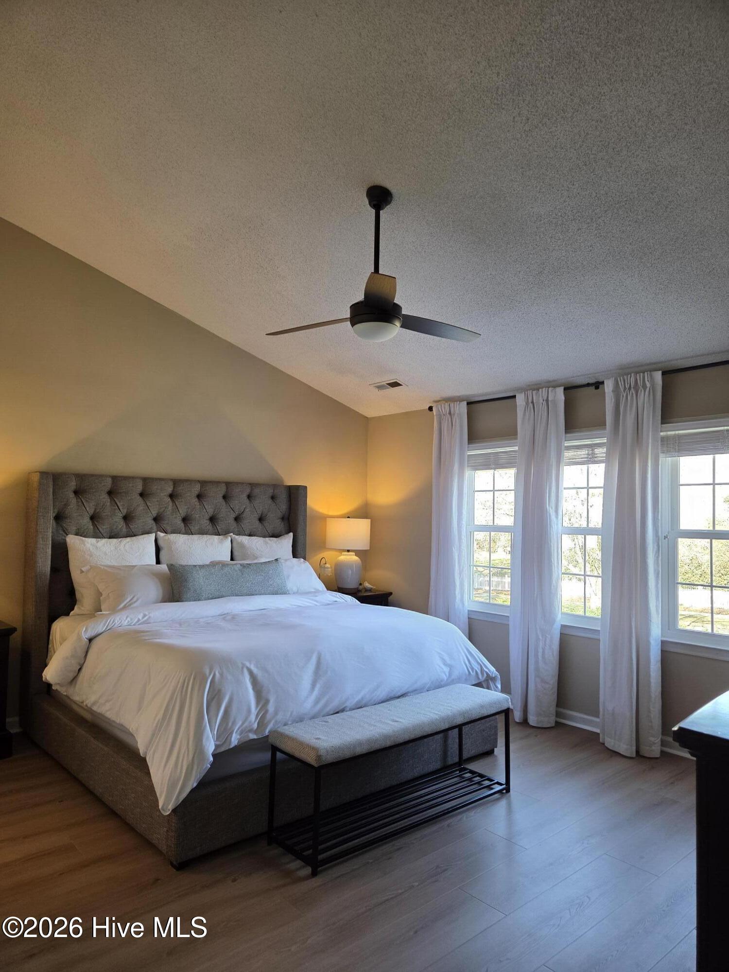 100560651 | Photo 10