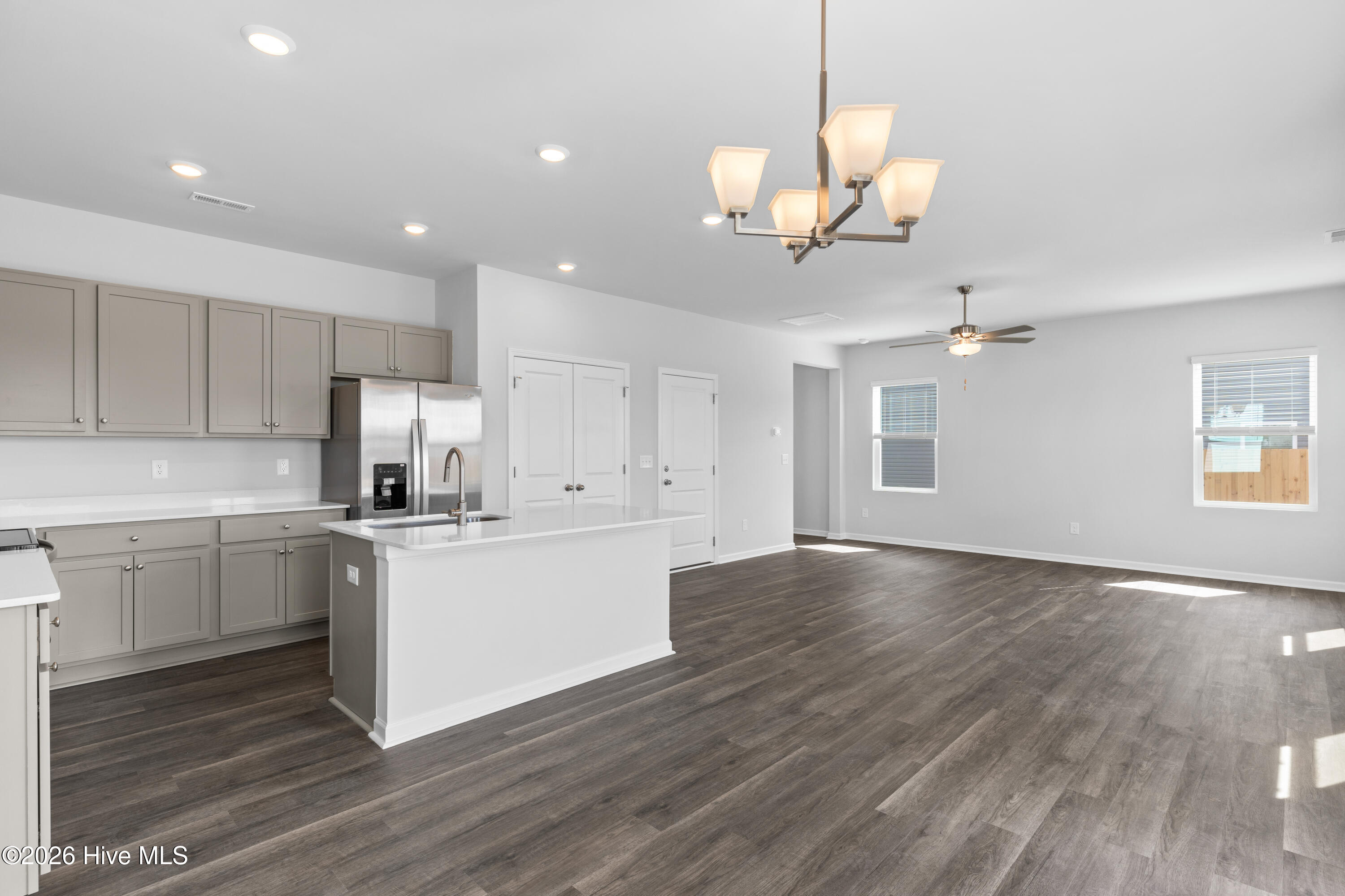 100538143 | Photo 16