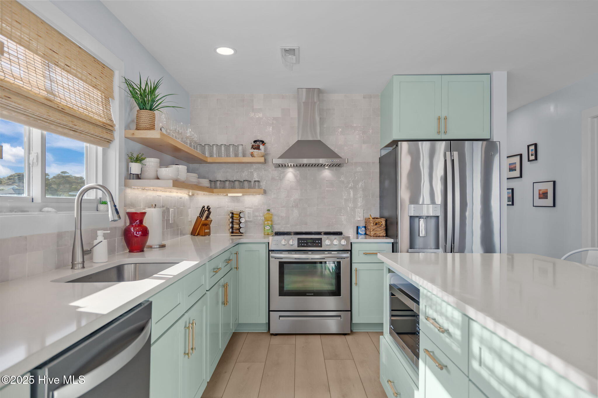 100541863 | Photo 13