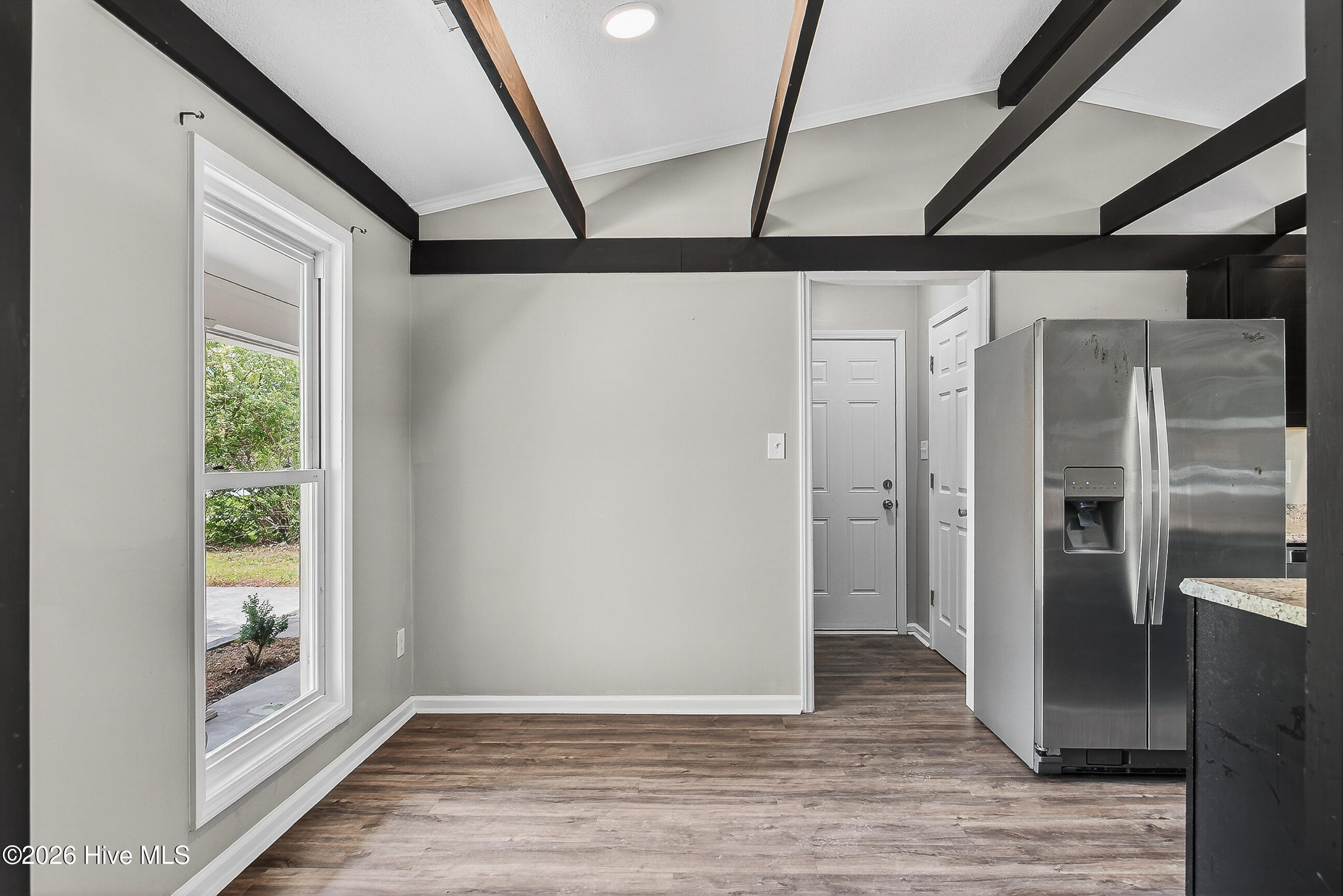 100570580 | Photo 10