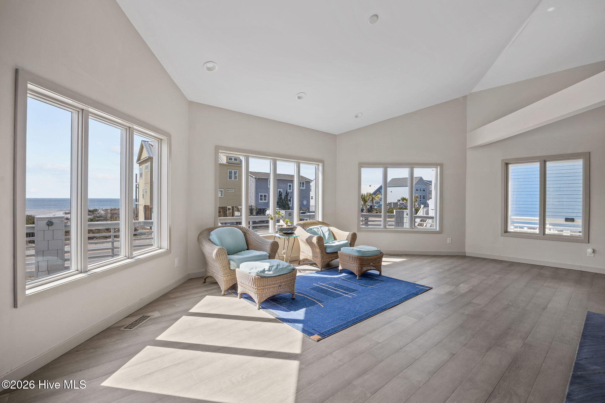 100557816 | Photo 26