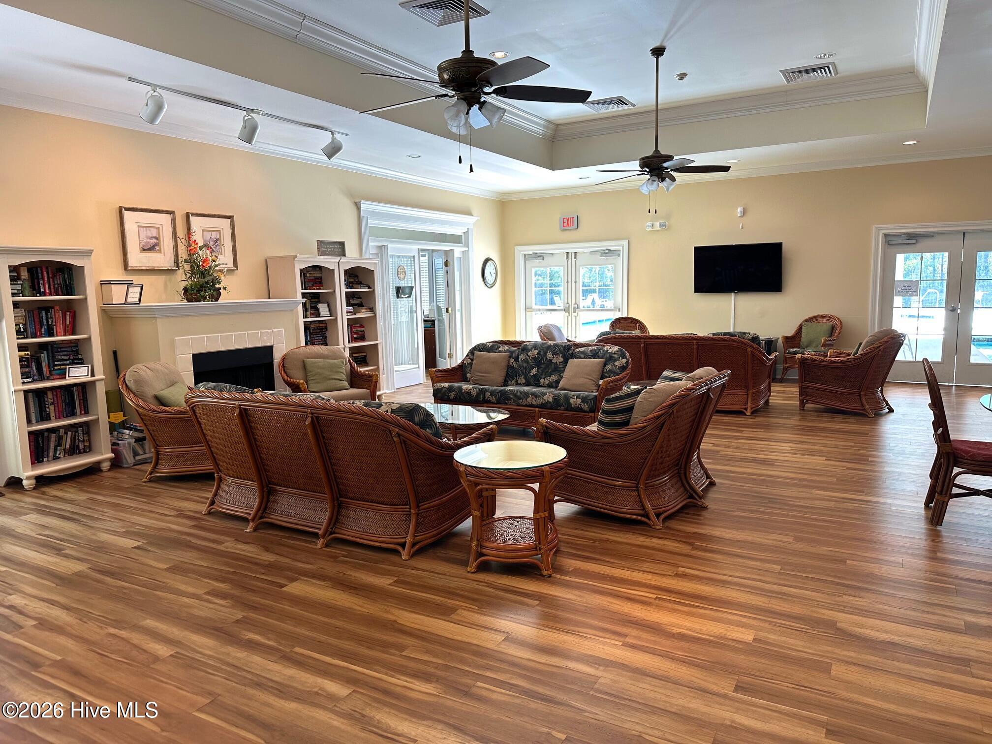 100565130 | Photo 53