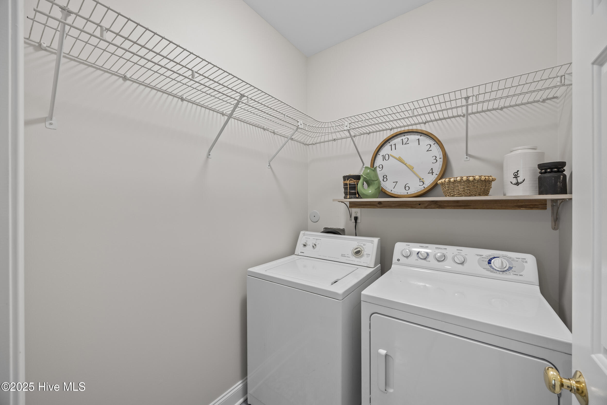 100519629 | Photo 63