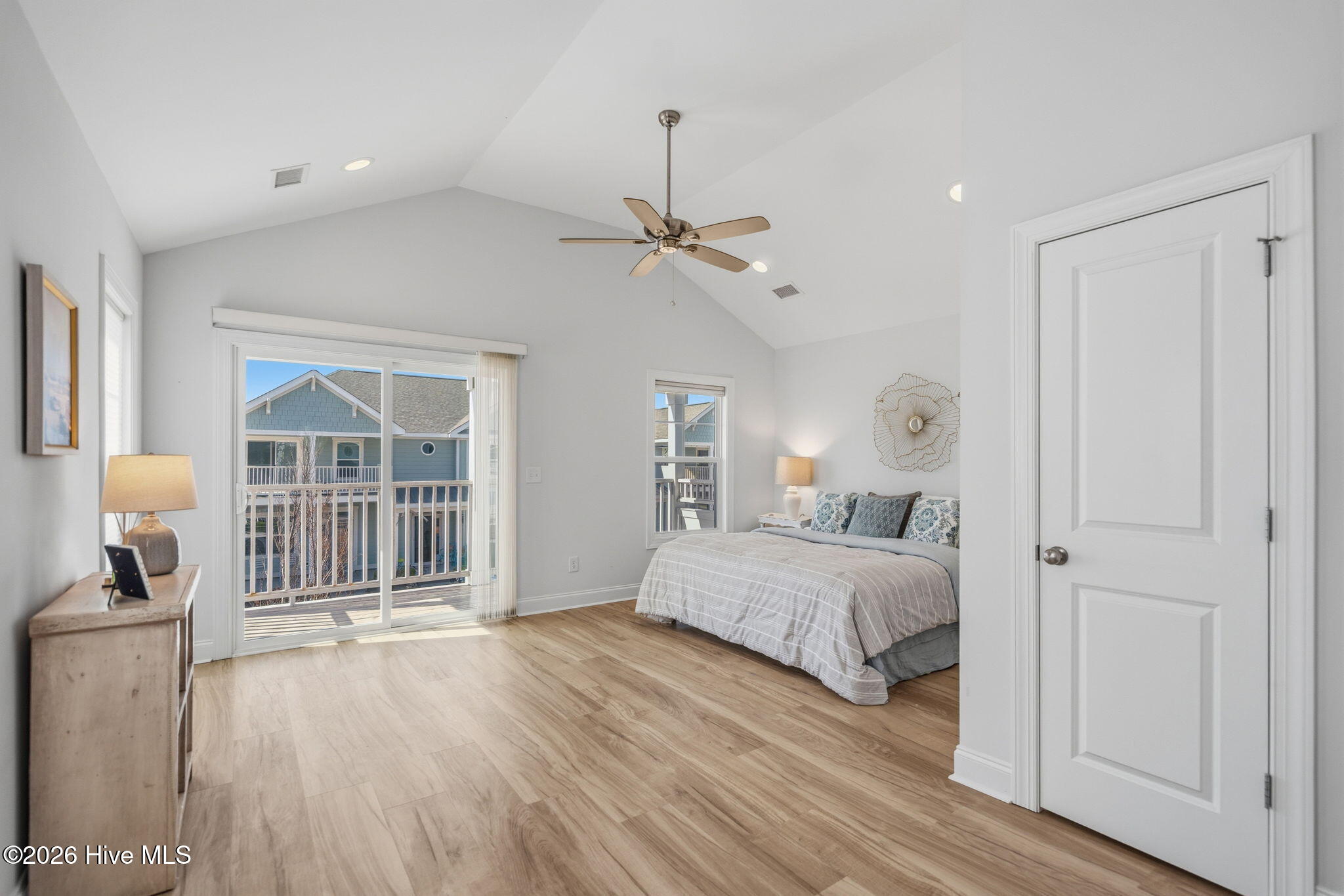 100558754 | Photo 18