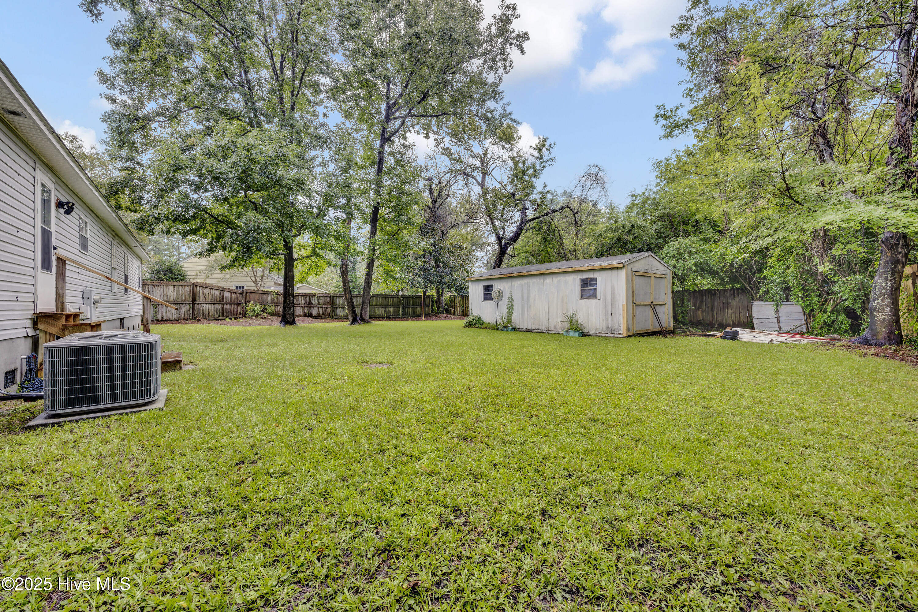 100525746 | Photo 25