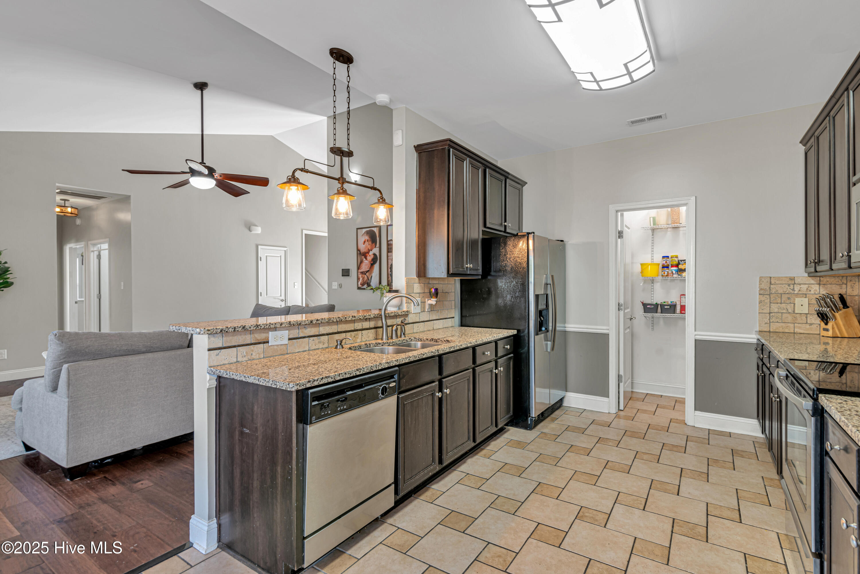 100545574 | Photo 21