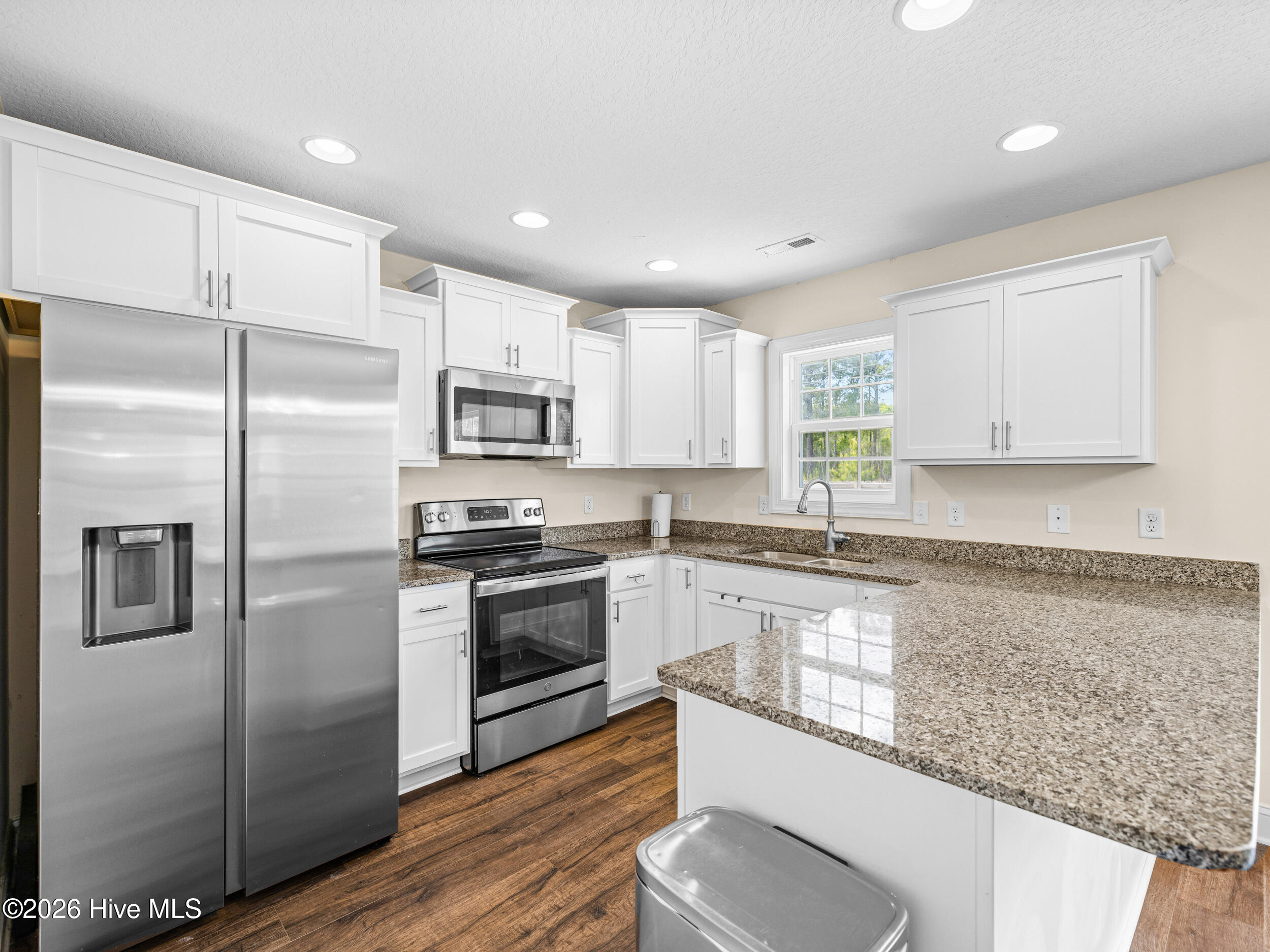 100567423 | Photo 19