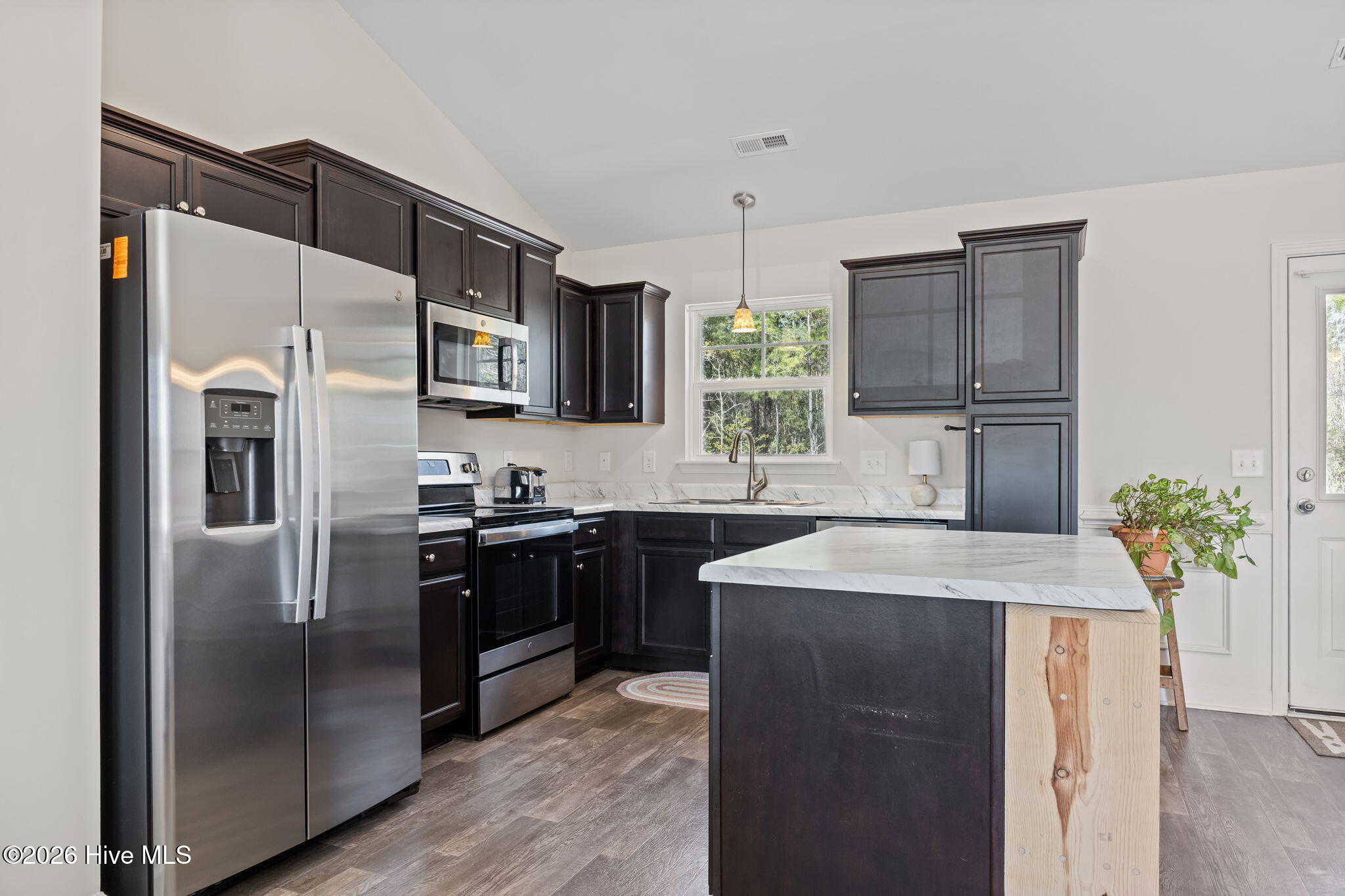 100563188 | Photo 12