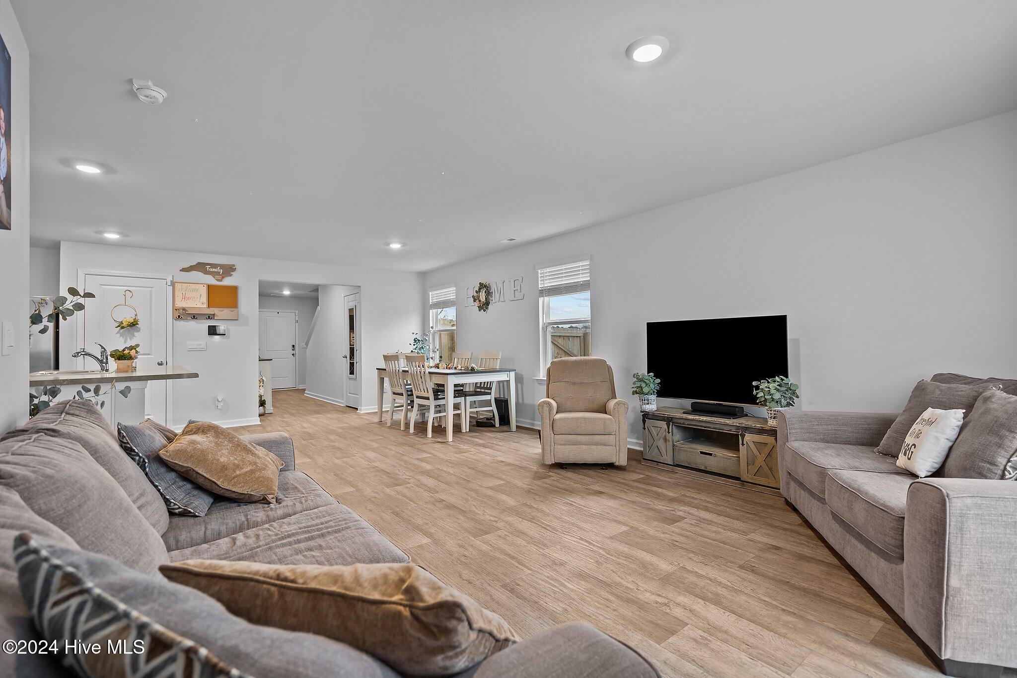 100557266 | Photo 13