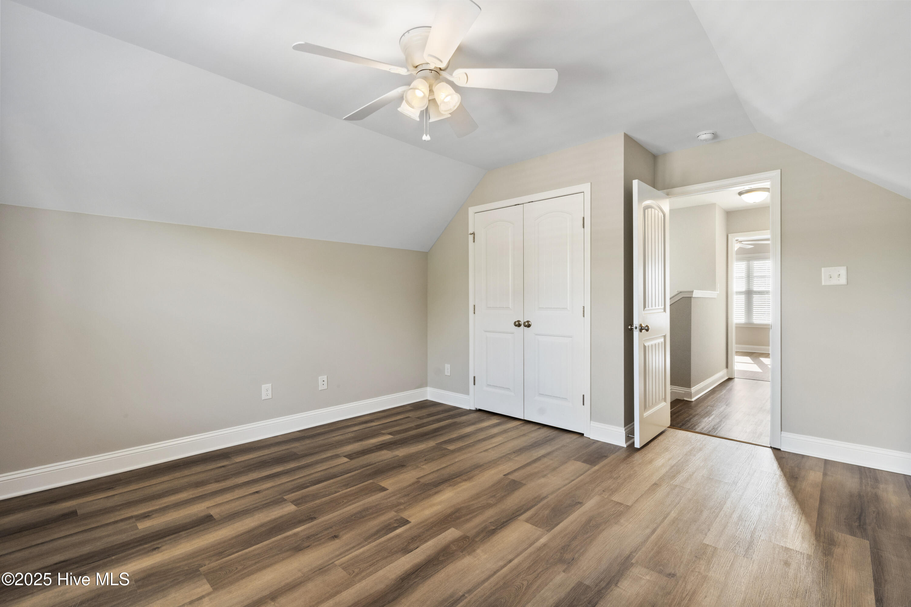 100523532 | Photo 46