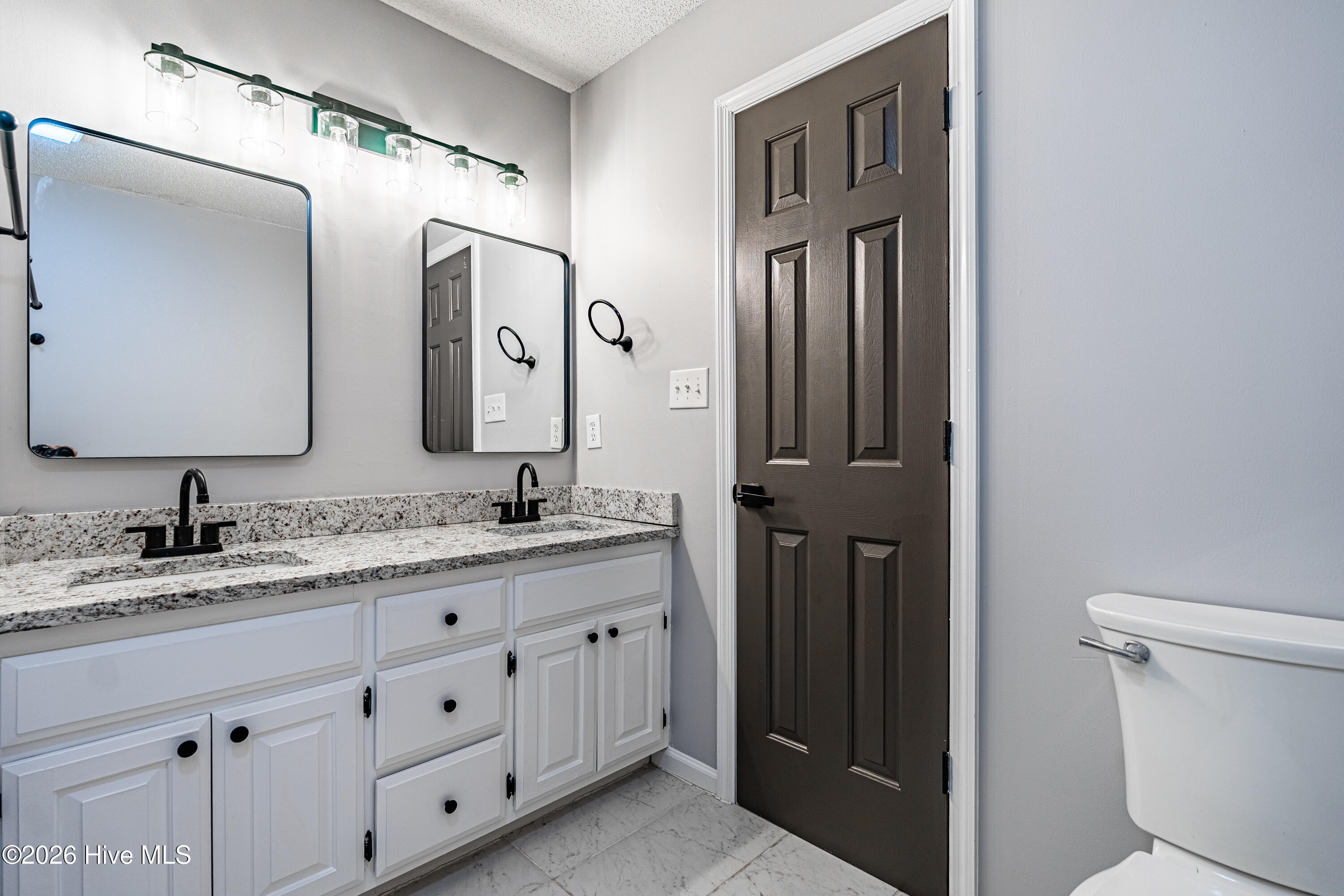 100557378 | Photo 41