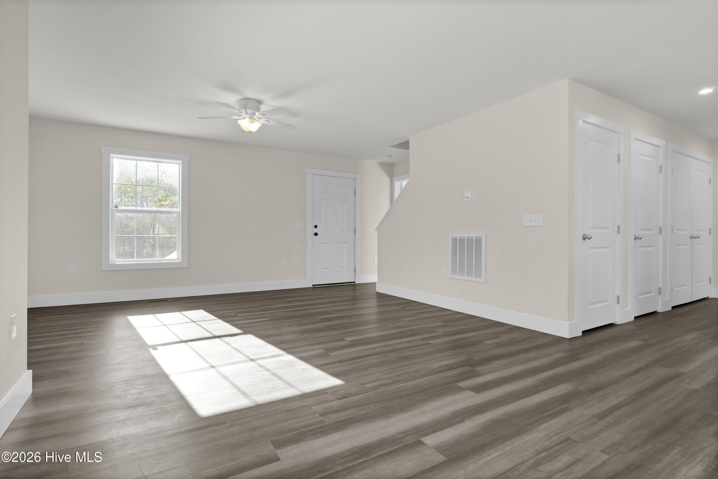 100529875 | Photo 24