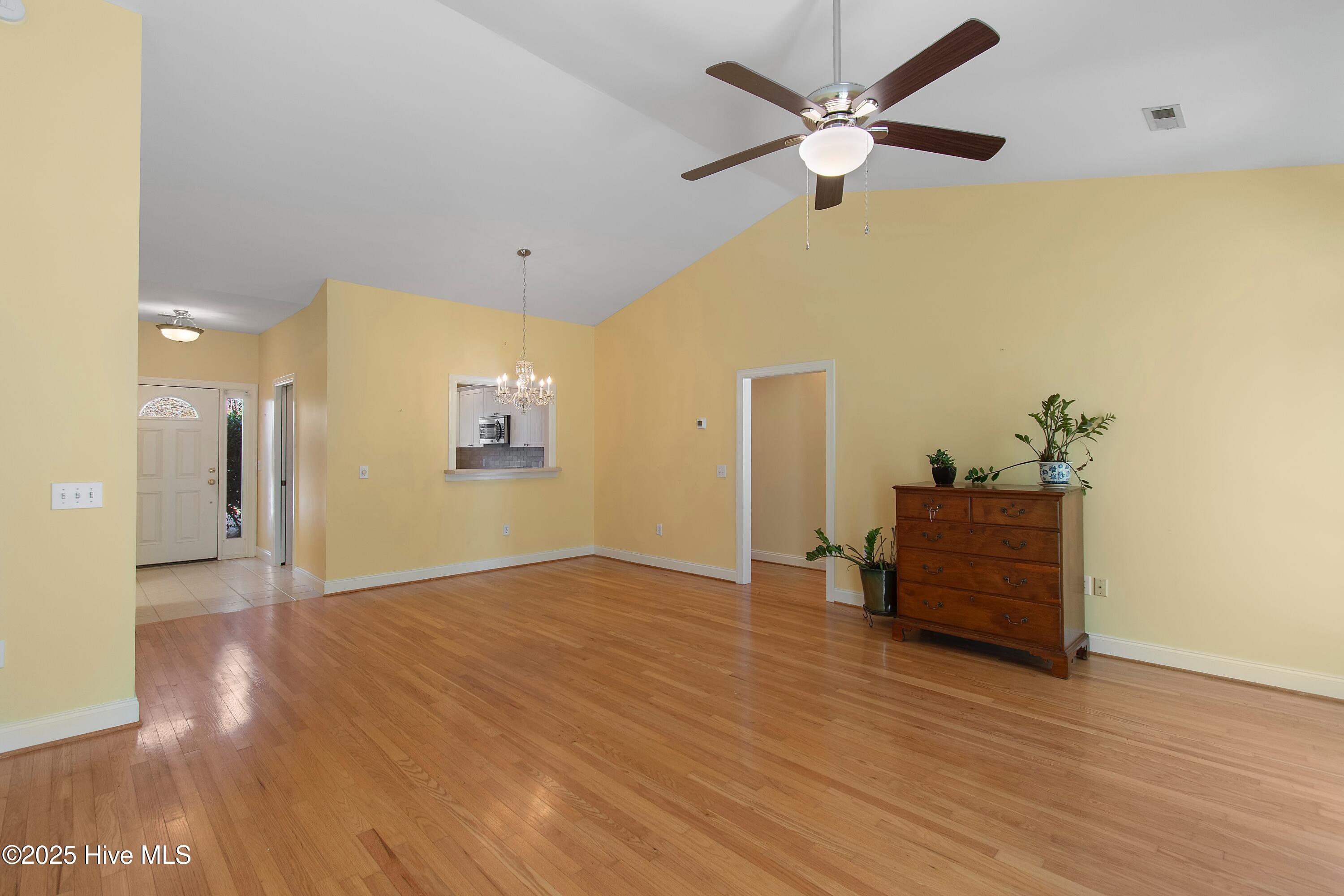 100546461 | Photo 12