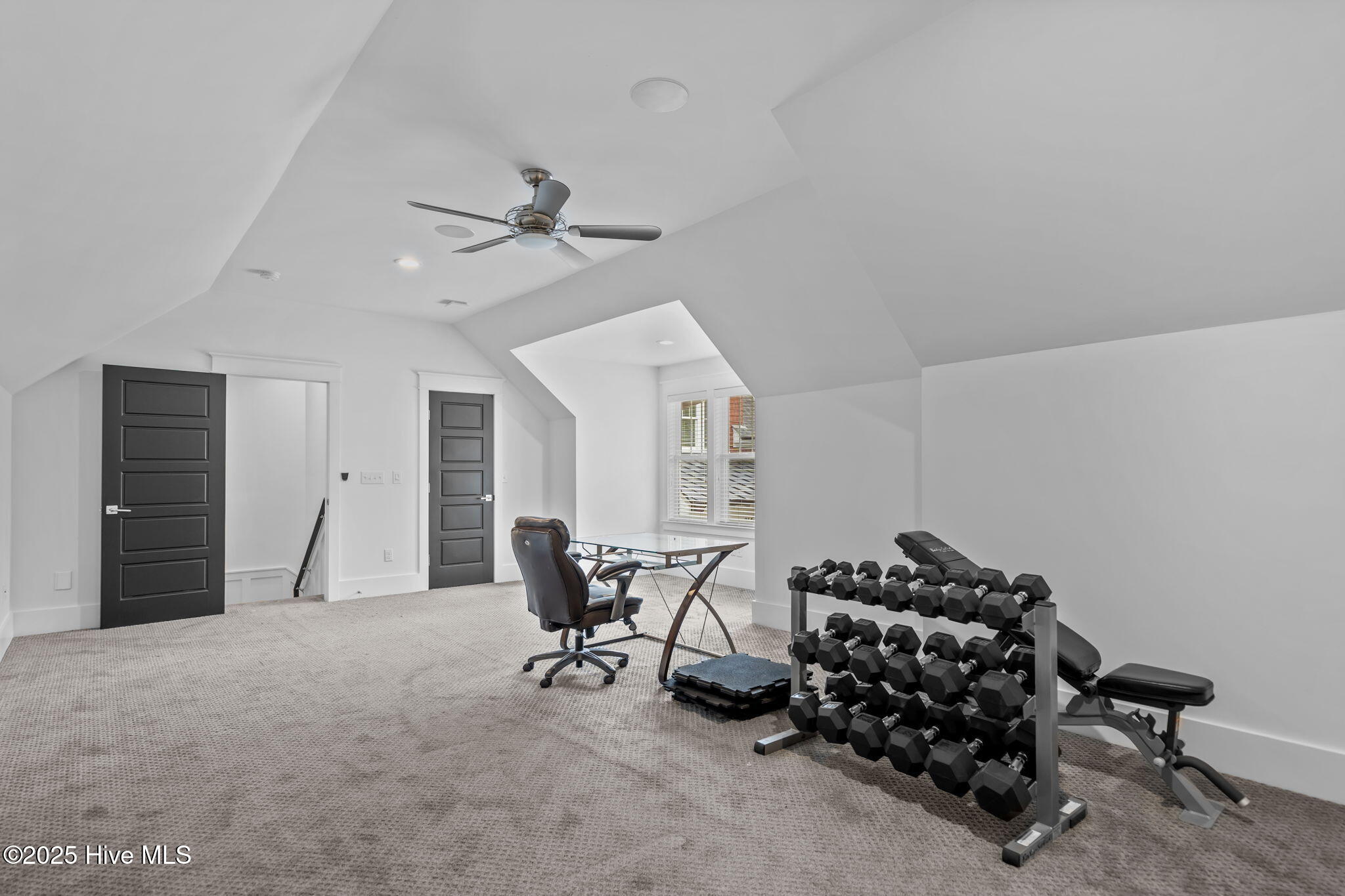 100532333 | Photo 47