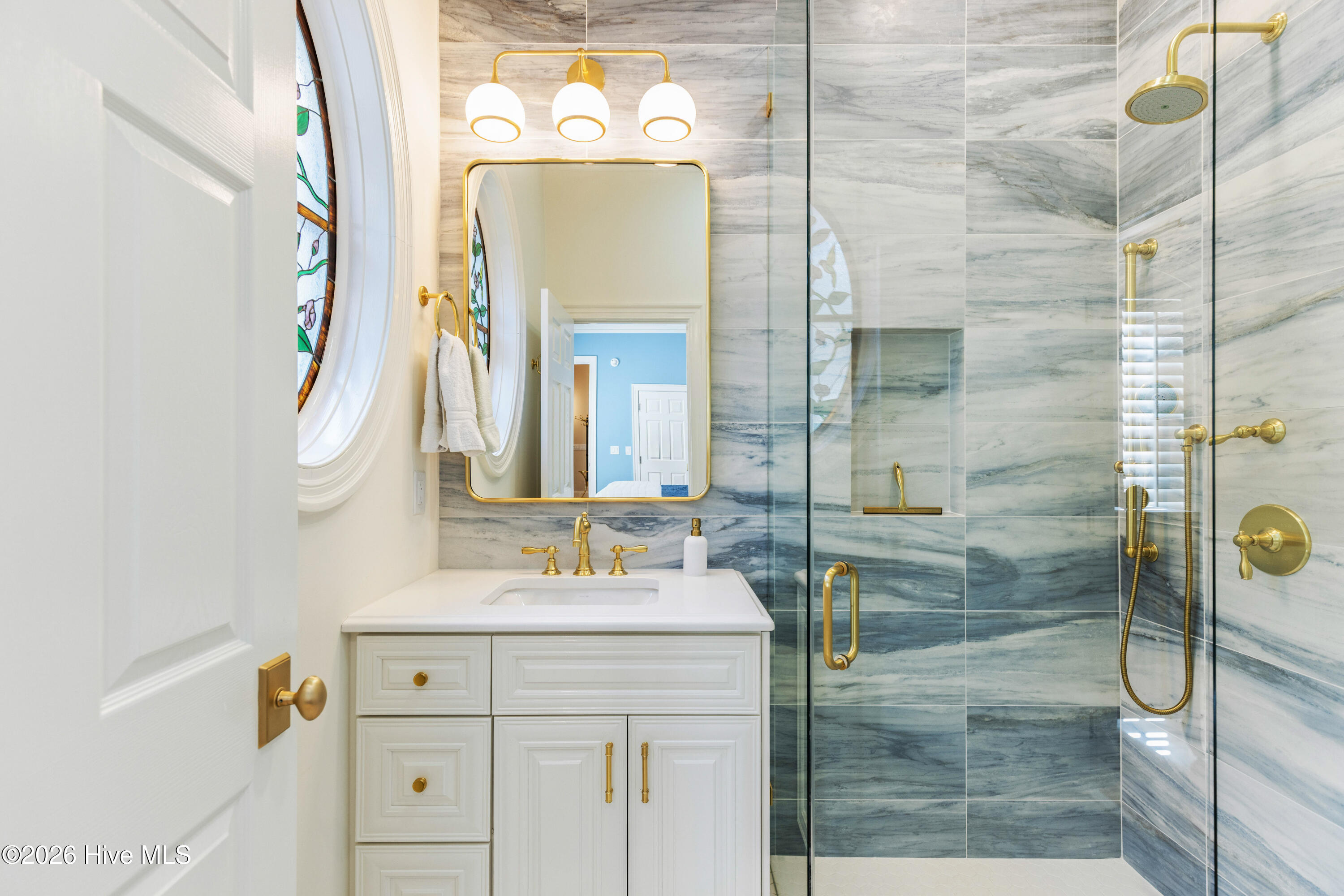 100555813 | Photo 50