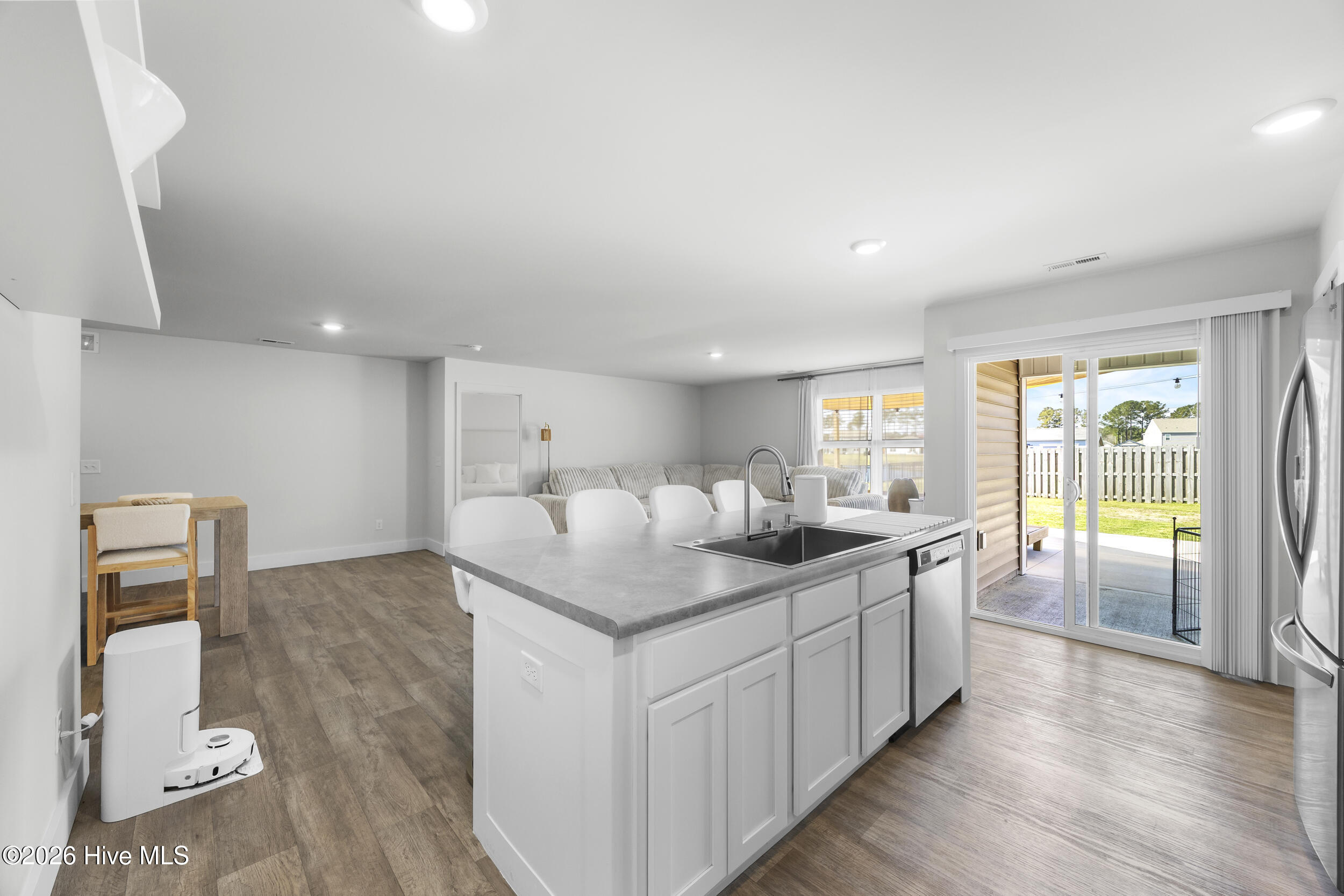 100562687 | Photo 26