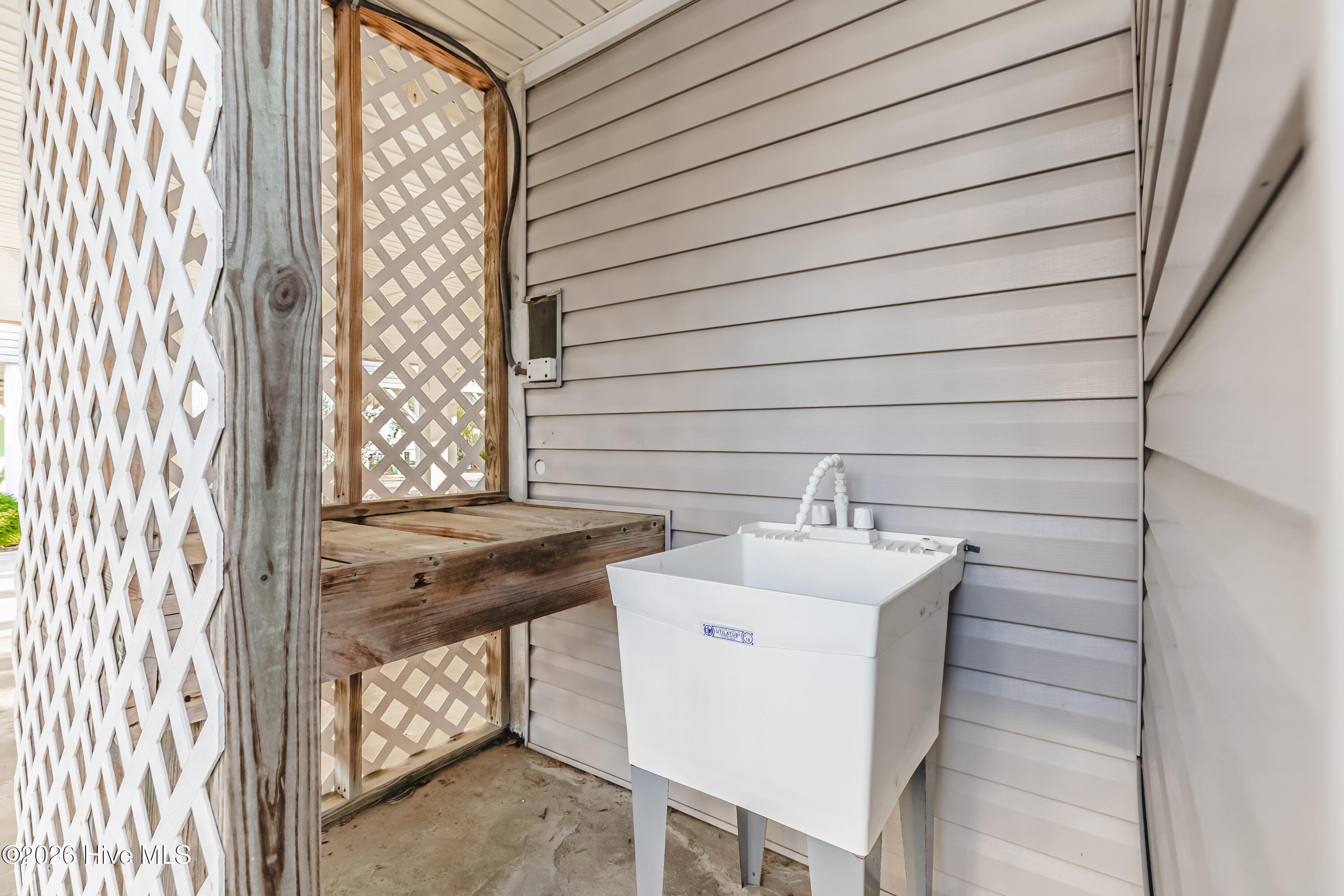 100563076 | Photo 29