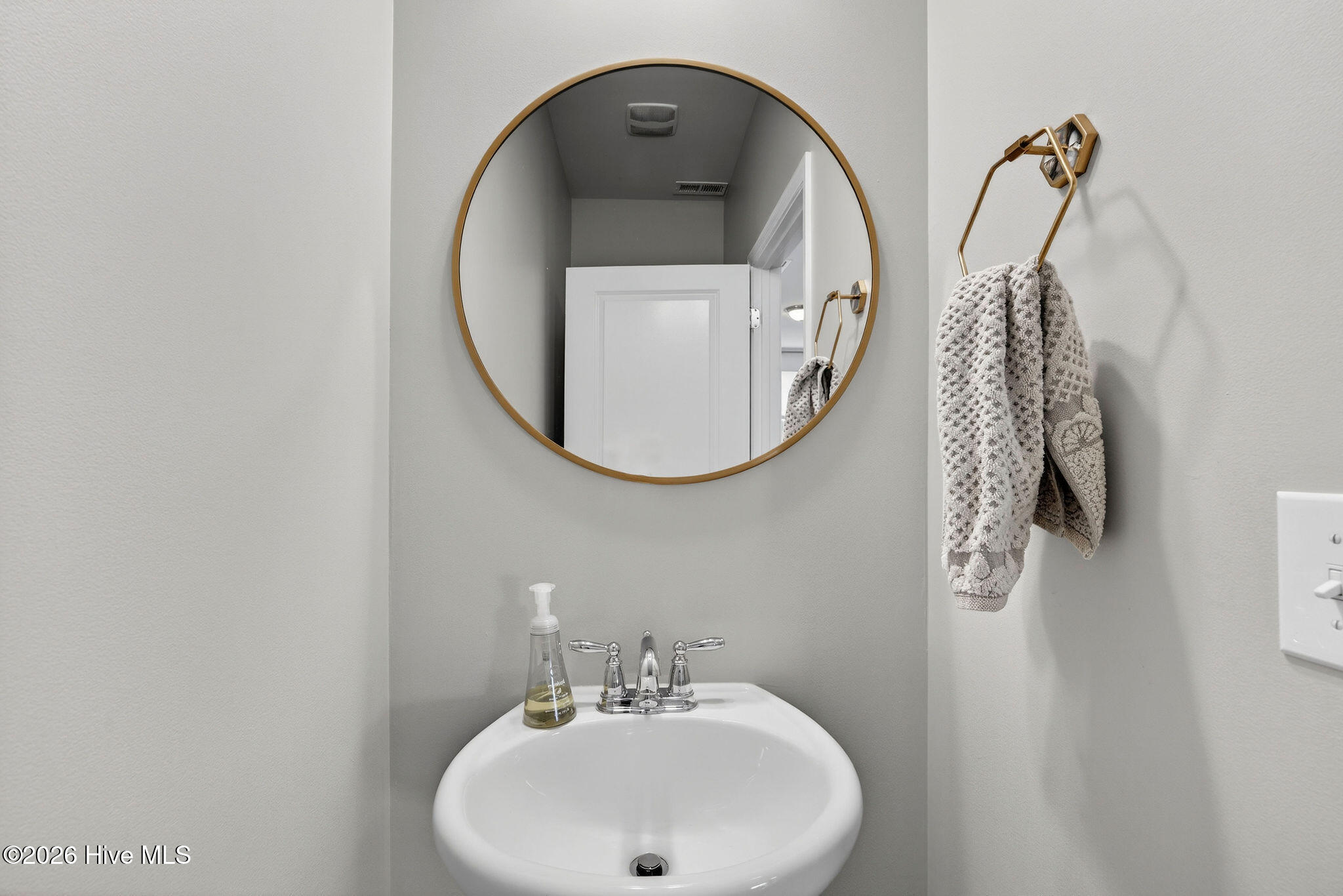 100562313 | Photo 26