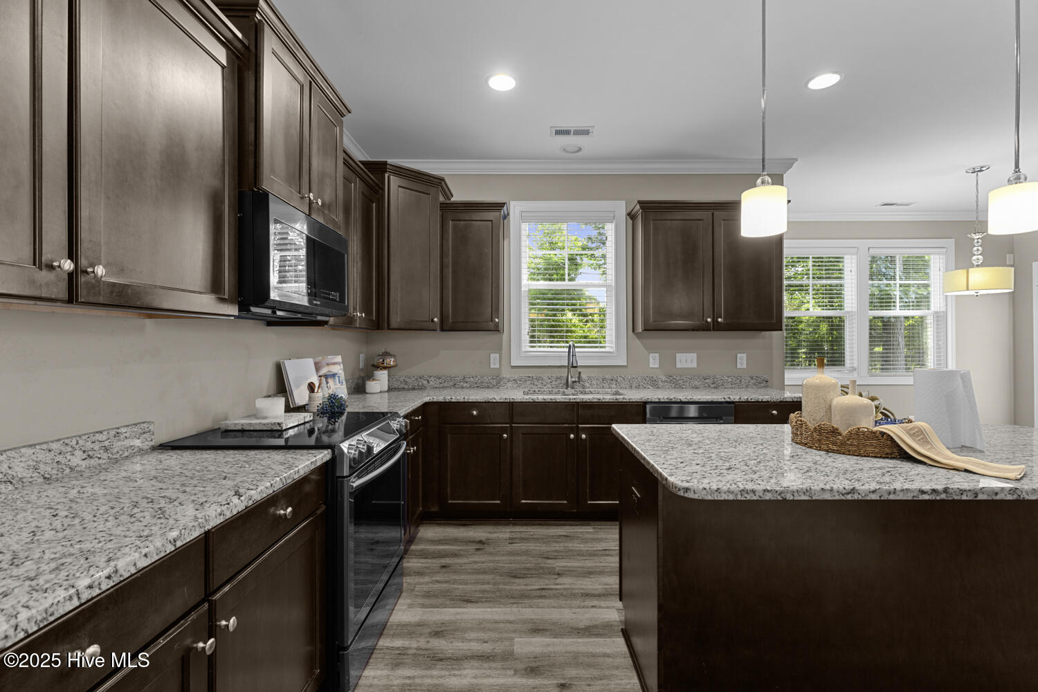 100538409 | Photo 11