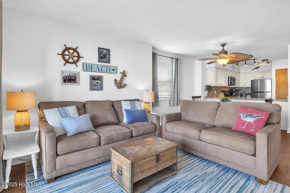 100558526 | Photo 11