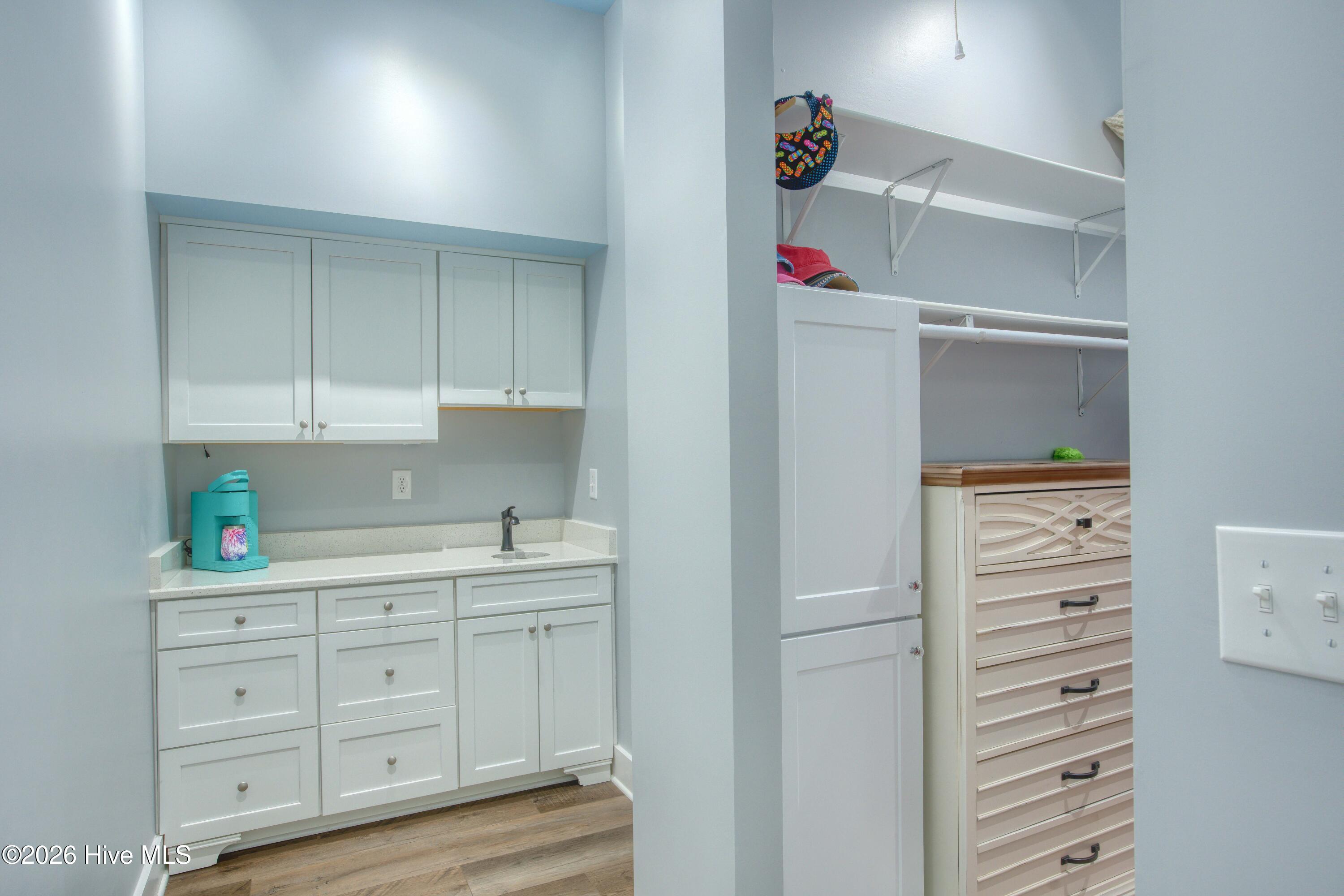 100559863 | Photo 45