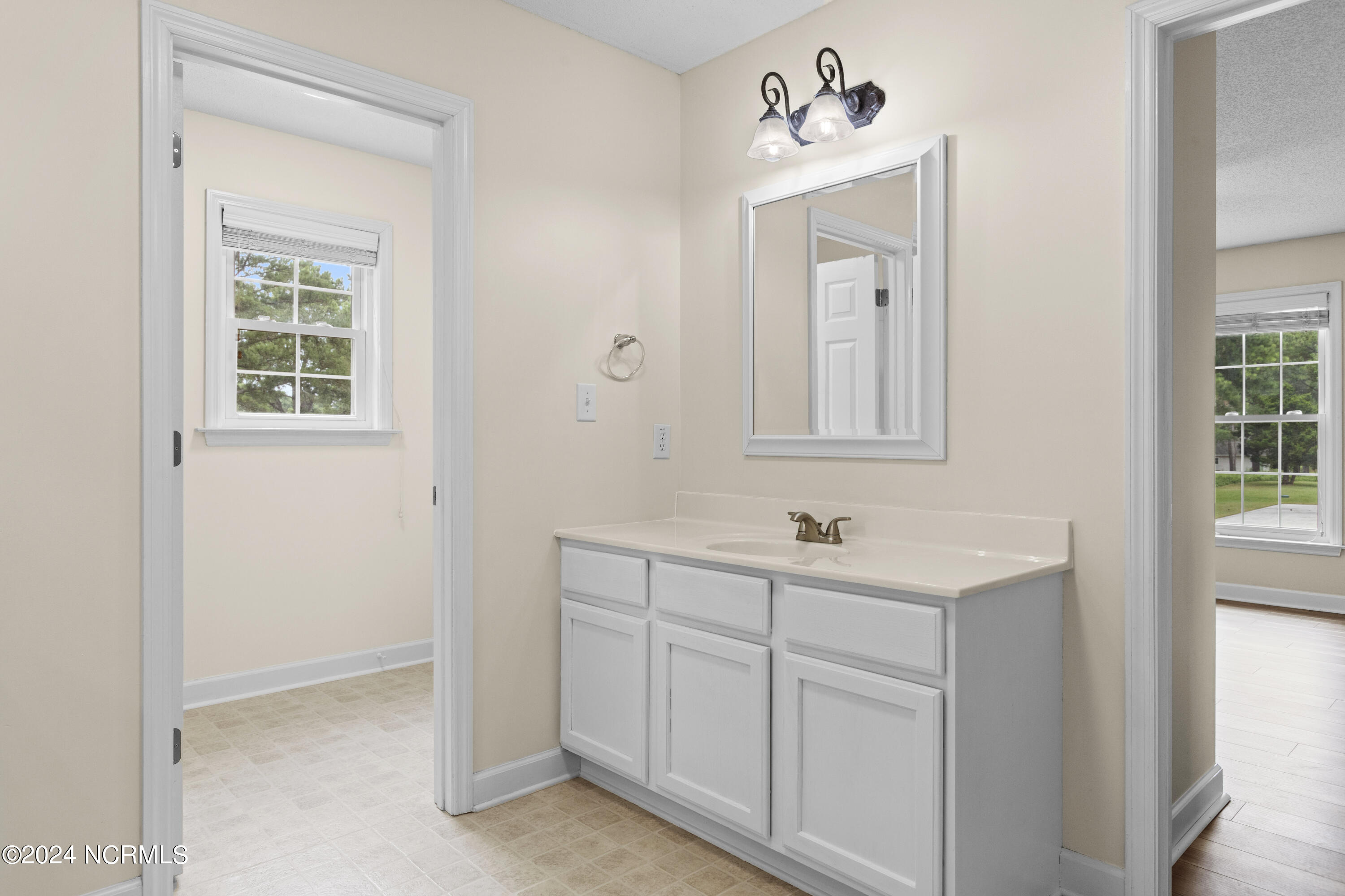 100529706 | Photo 28