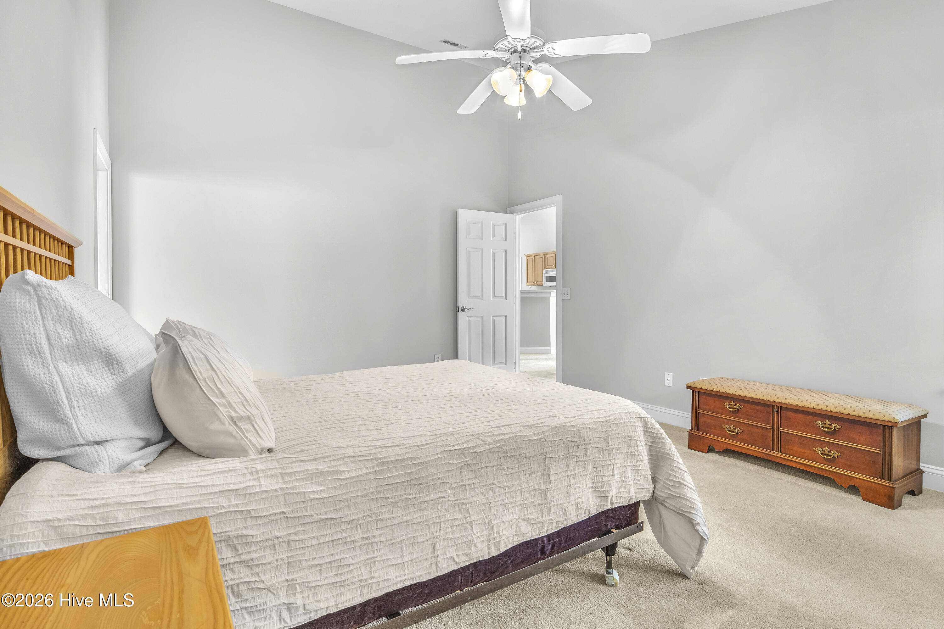 100567649 | Photo 23