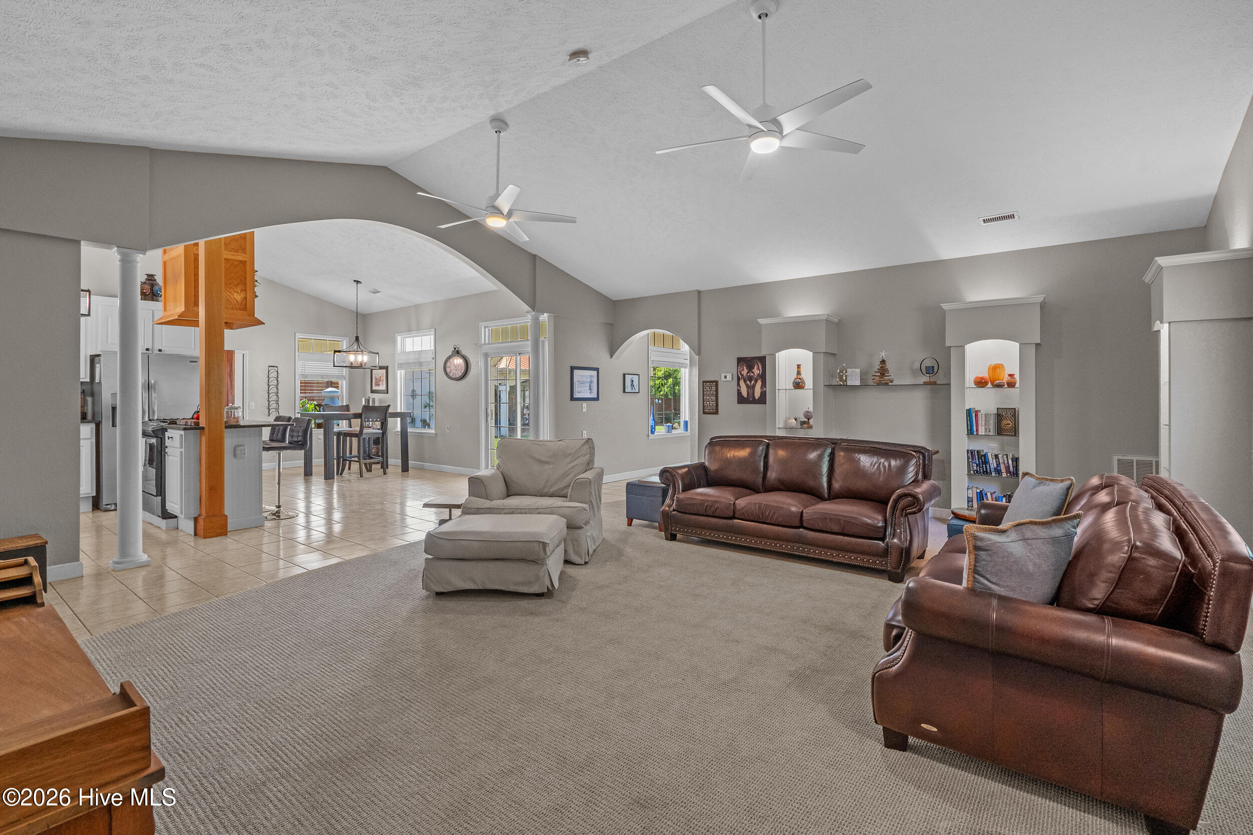 100548426 | Photo 11