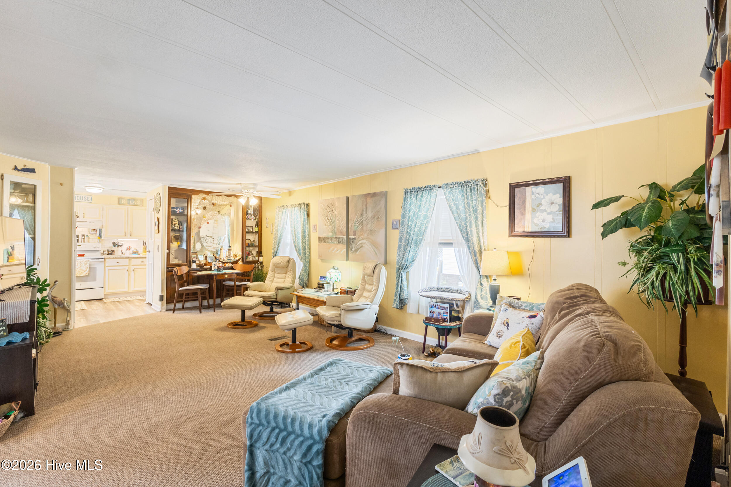 100557090 | Photo 15